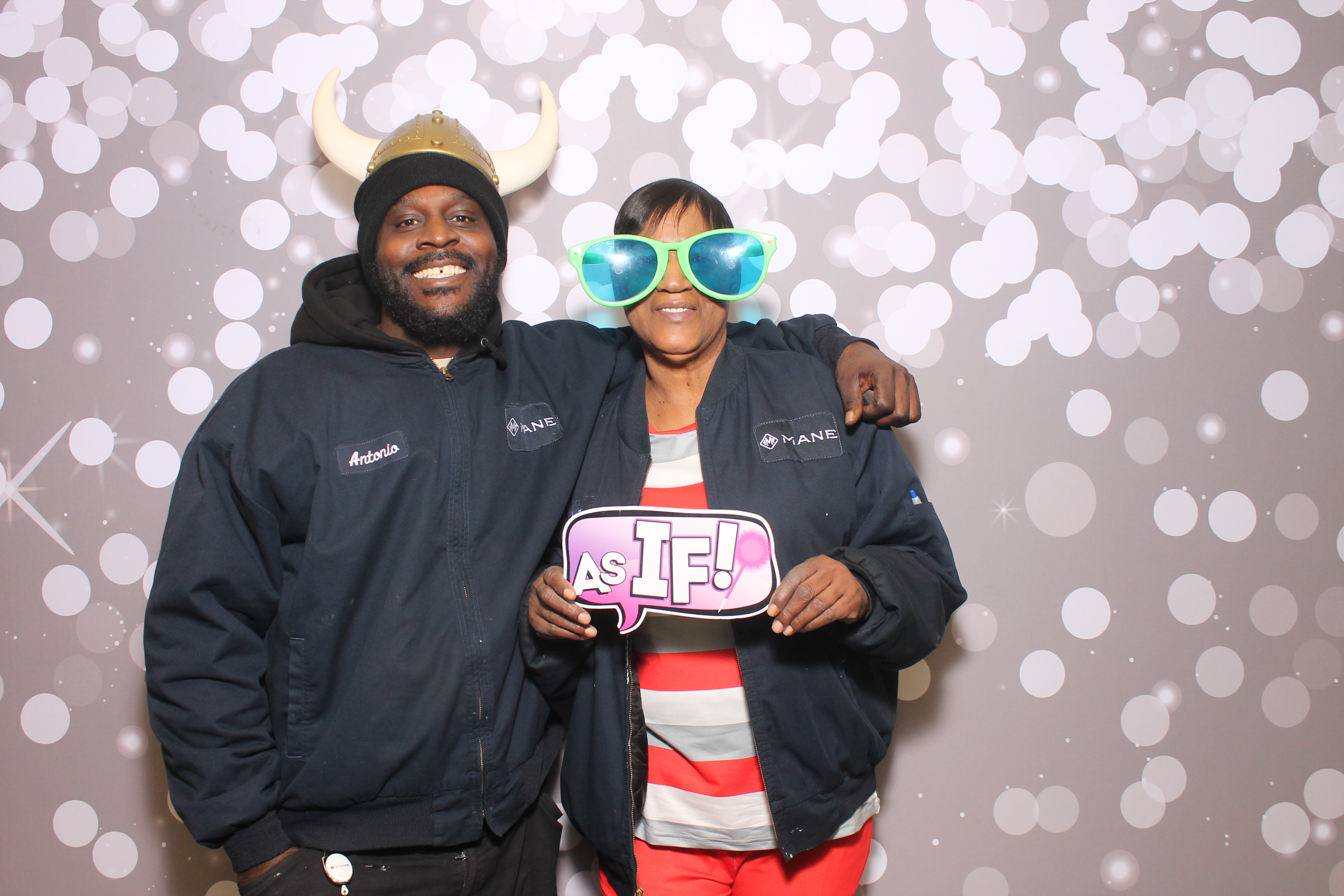 Woodlawn Employee Wed | View more photos from the event at gallery.photoboothcincy.com/u/PhotoBoothCincy/Woodlawn-Employee-Wed