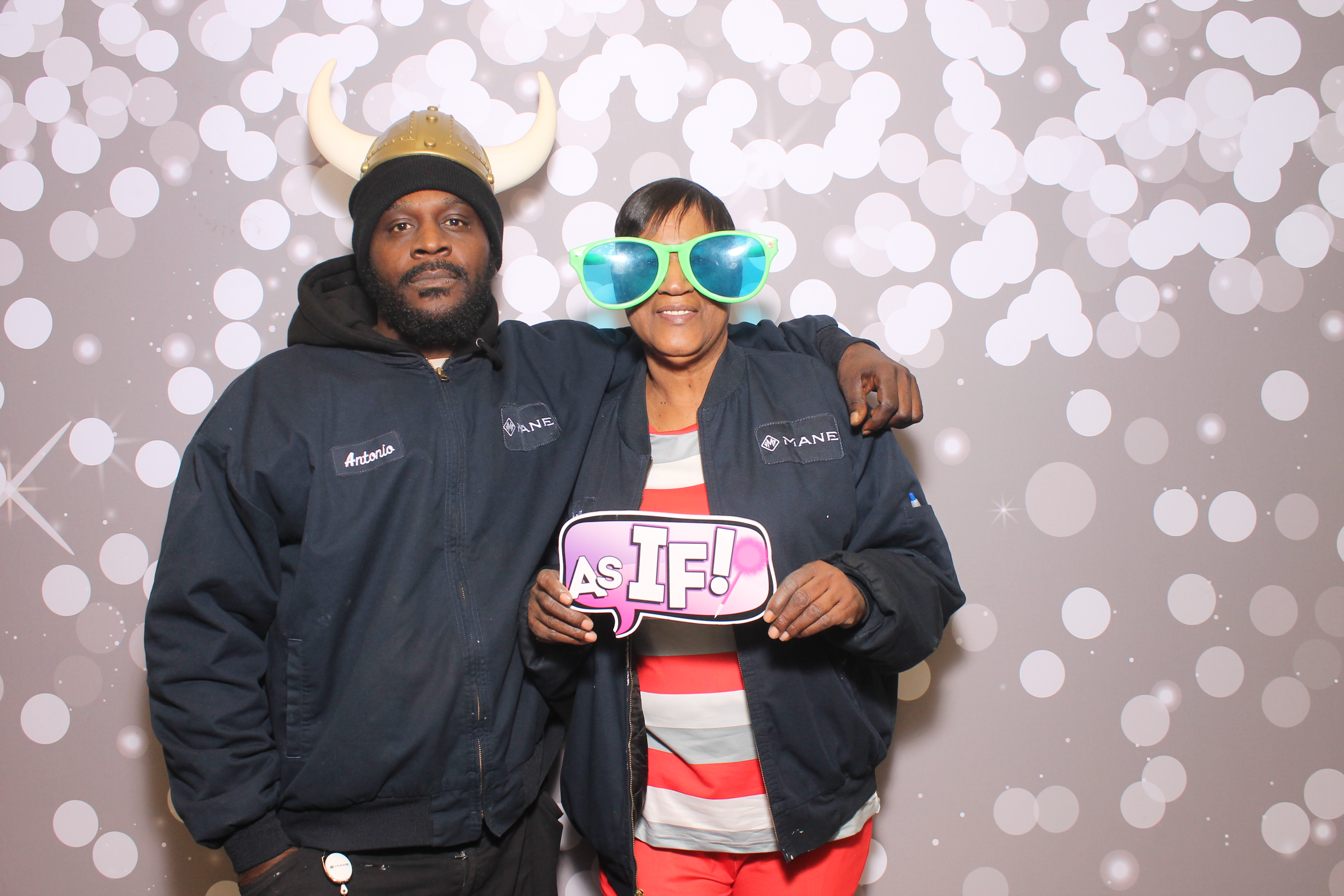 Woodlawn Employee Wed | View more photos from the event at gallery.photoboothcincy.com/u/PhotoBoothCincy/Woodlawn-Employee-Wed