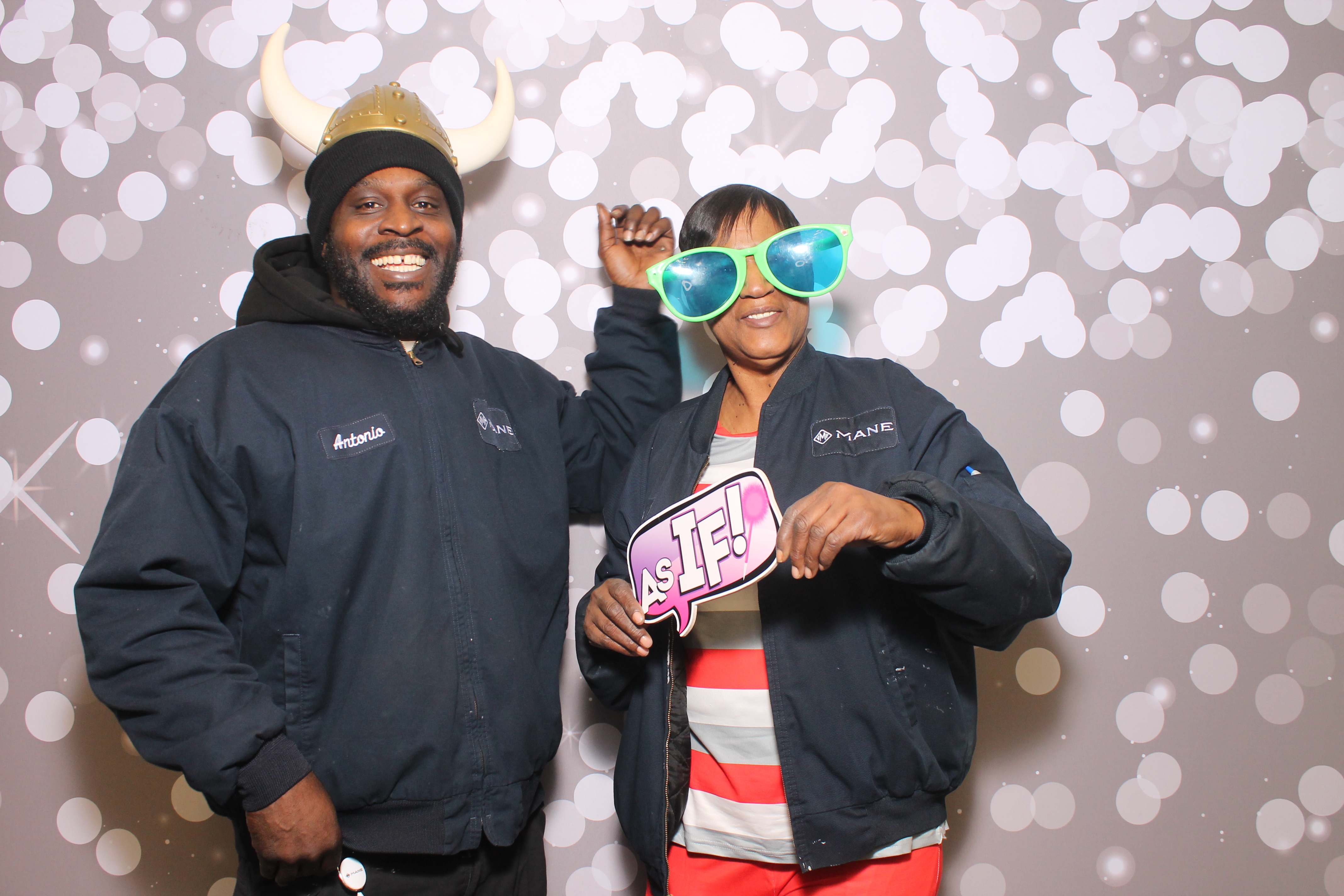 Woodlawn Employee Wed | View more photos from the event at gallery.photoboothcincy.com/u/PhotoBoothCincy/Woodlawn-Employee-Wed