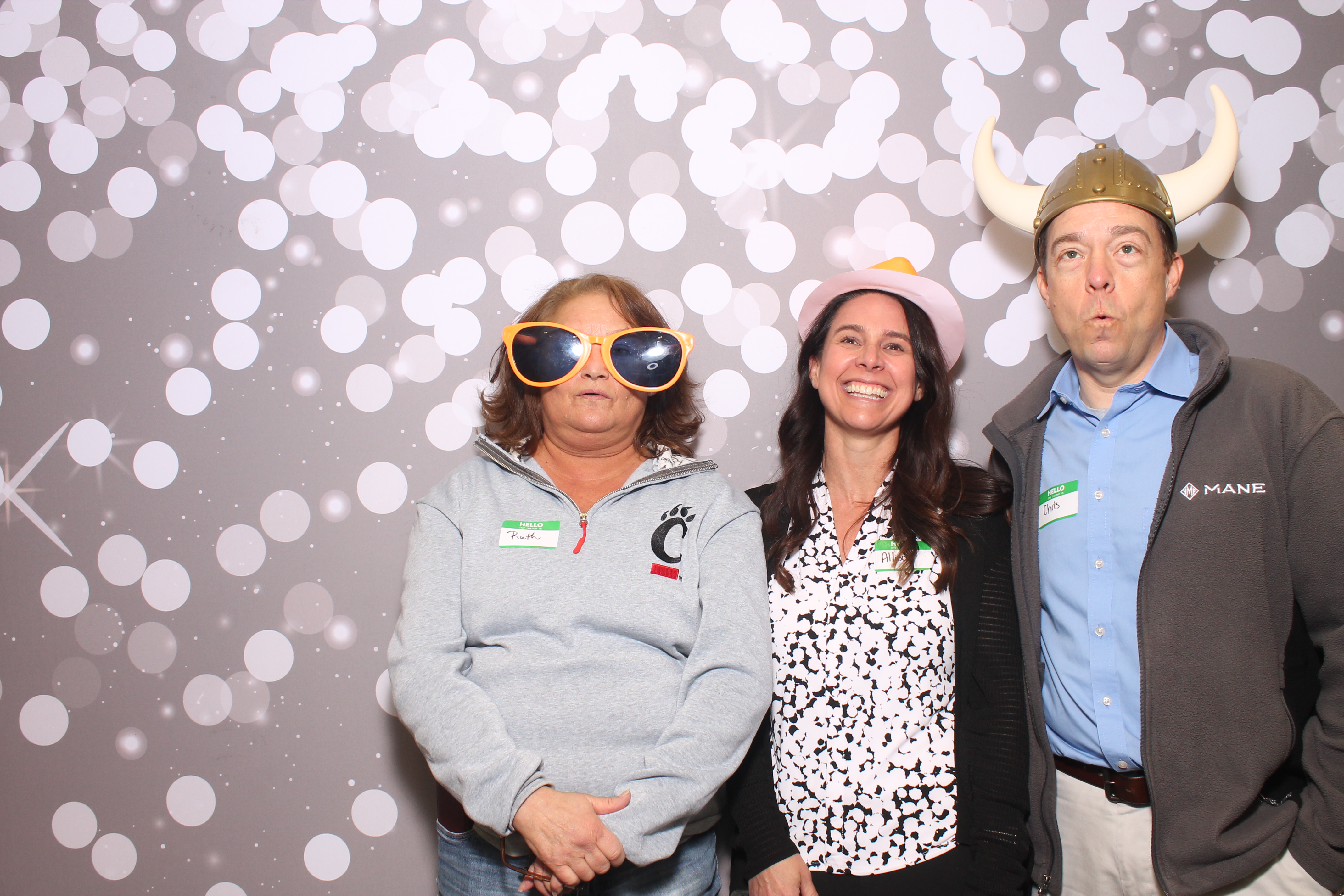 Woodlawn Employee Wed | View more photos from the event at gallery.photoboothcincy.com/u/PhotoBoothCincy/Woodlawn-Employee-Wed