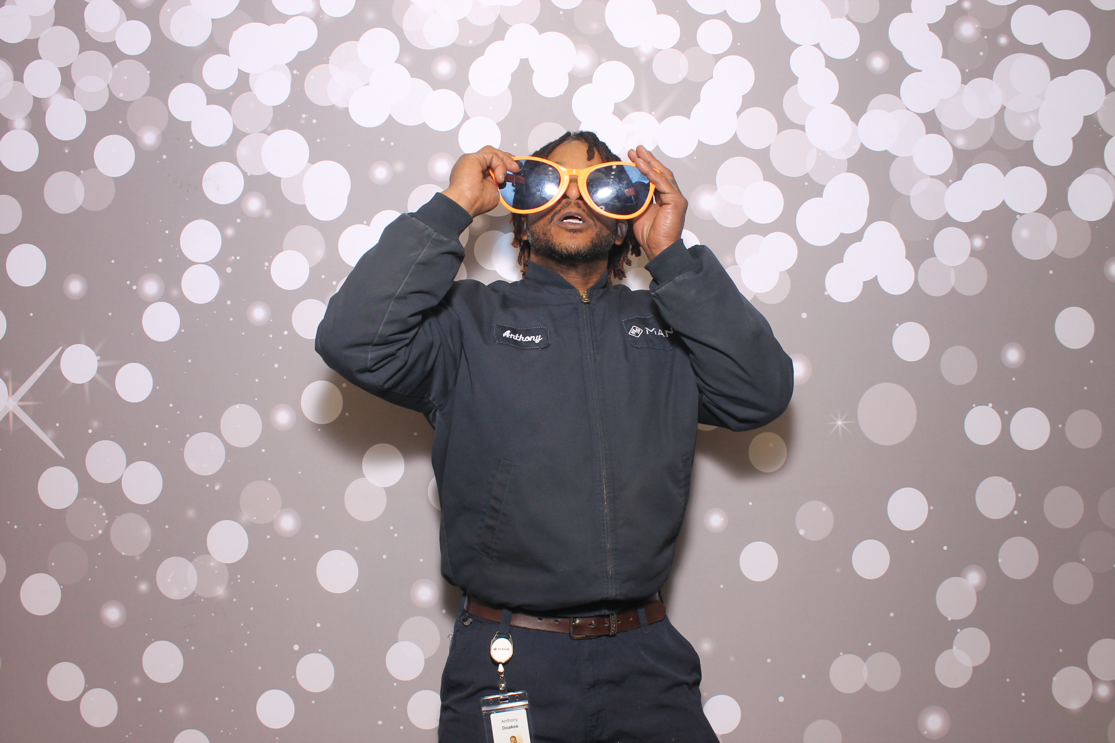 Woodlawn Employee Wed | View more photos from the event at gallery.photoboothcincy.com/u/PhotoBoothCincy/Woodlawn-Employee-Wed