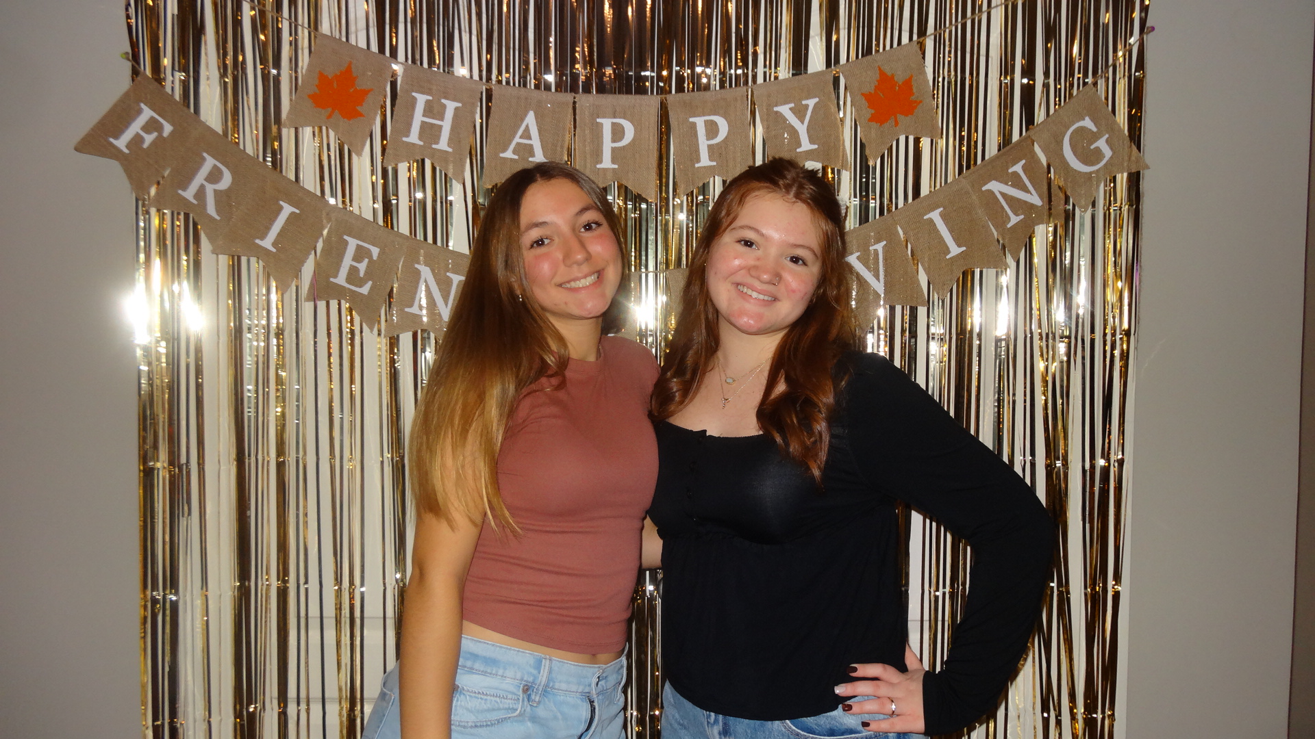 friendsgiving | View more photos from the event at gallery.photoboothcincy.com/u/PhotoBoothCincy/friendsgiving