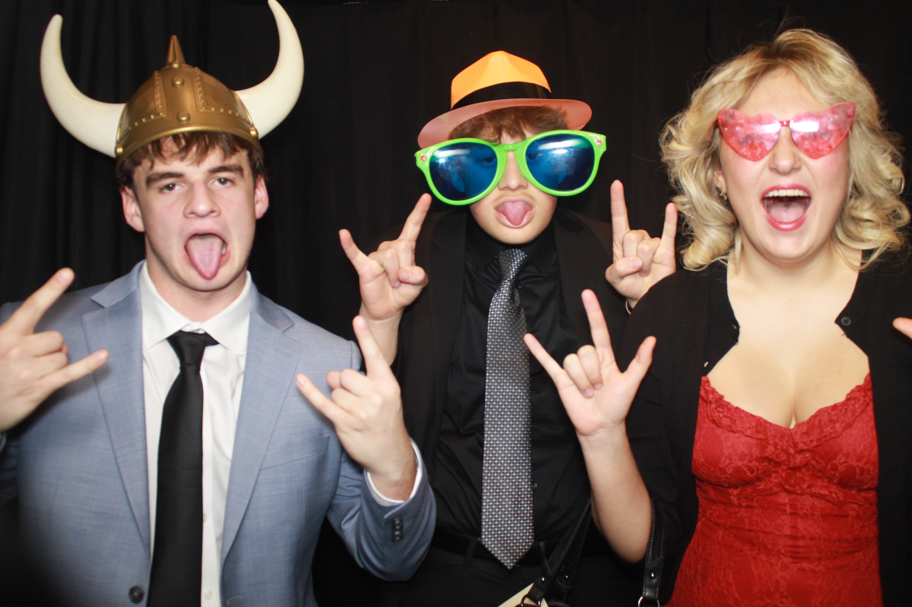 mackenzie and jacobs wedding | View more photos from the event at gallery.photoboothcincy.com/u/PhotoBoothCincy/mackenzie-and-jacobs-wedding