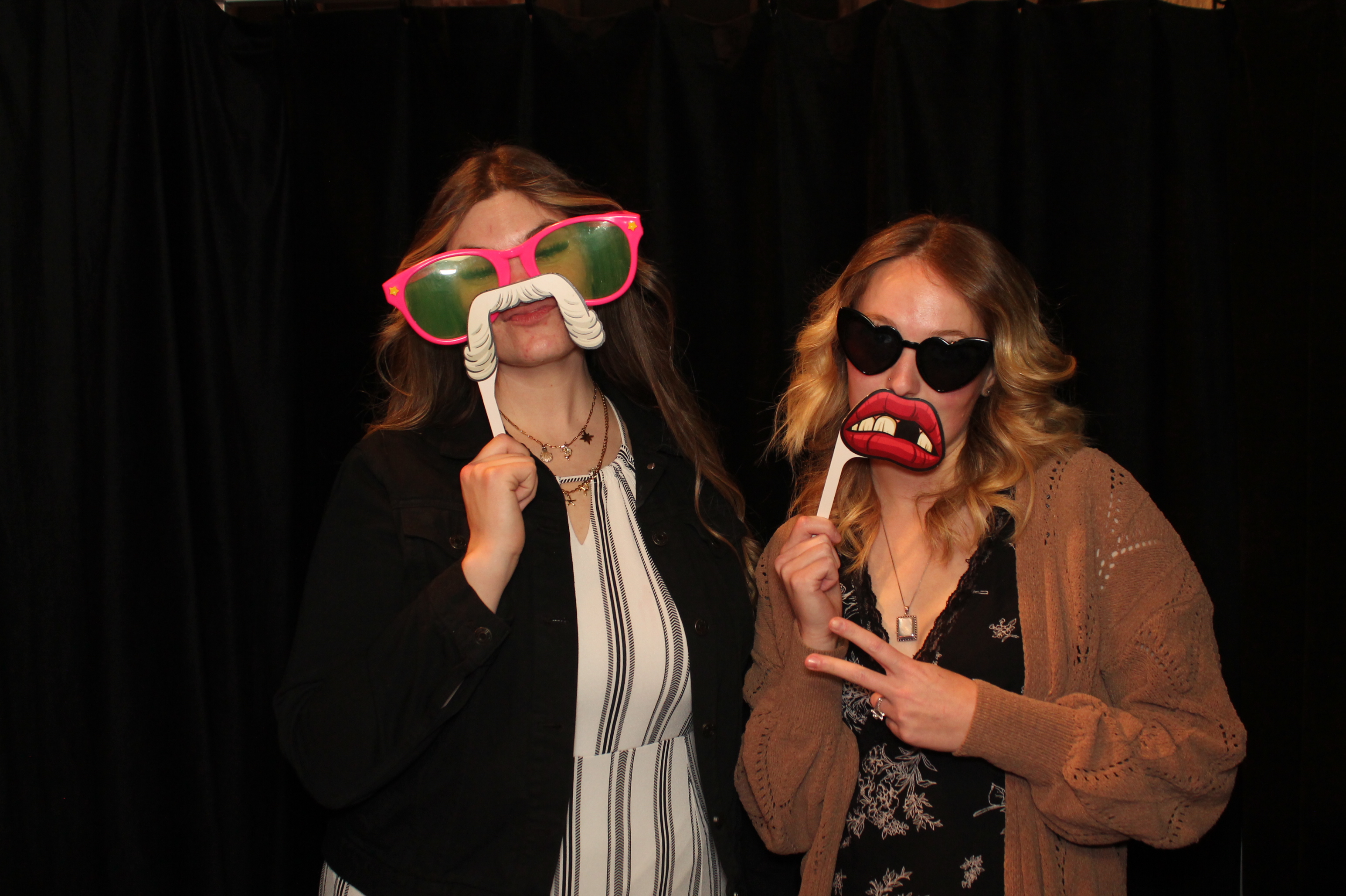 rudler holiday party | View more photos from the event at gallery.photoboothcincy.com/u/PhotoBoothCincy/rudler-holiday-party