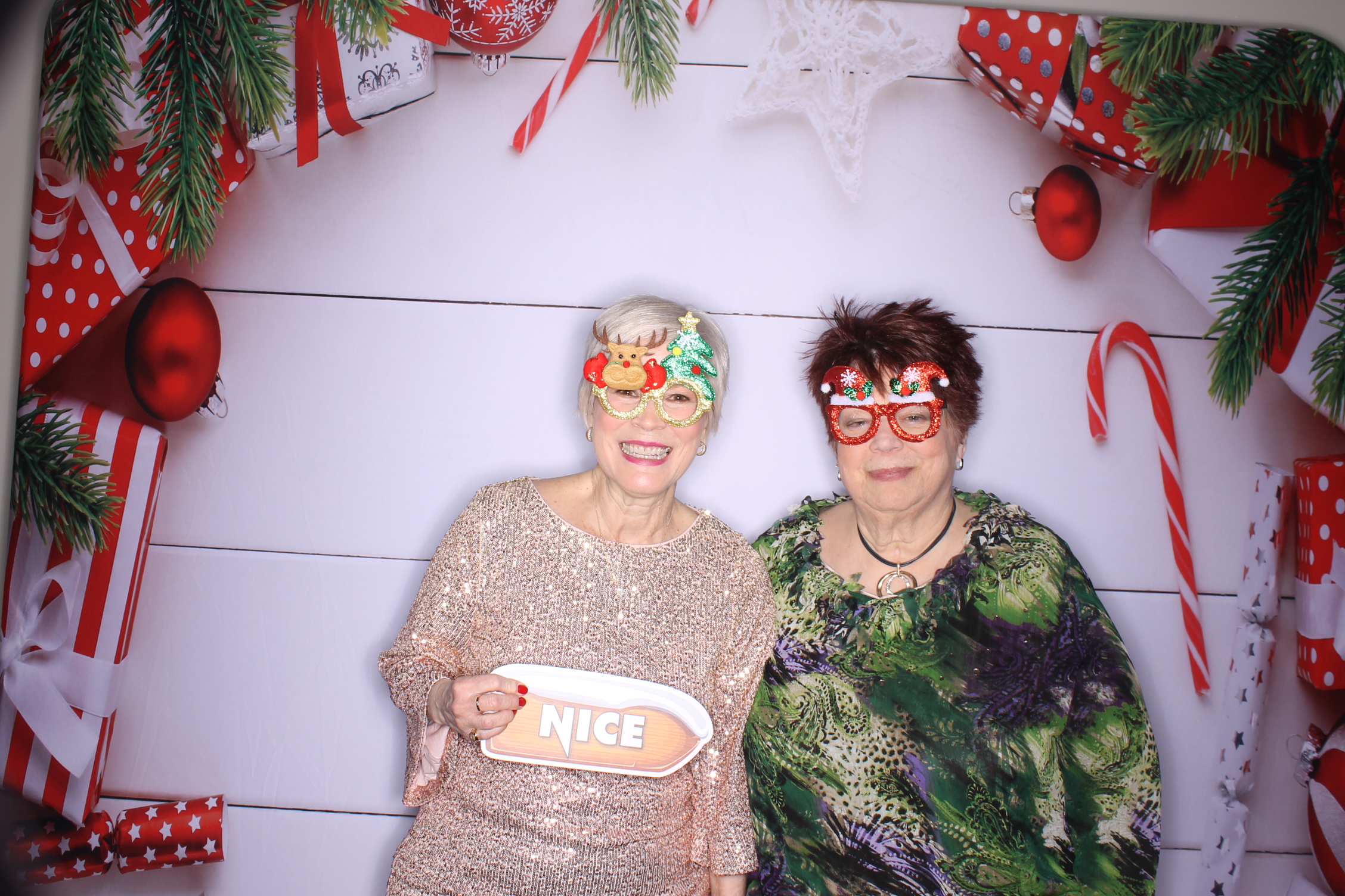 schueler group Christmas lunch | View more photos from the event at gallery.photoboothcincy.com/u/PhotoBoothCincy/schueler-group-Christmas-lunch