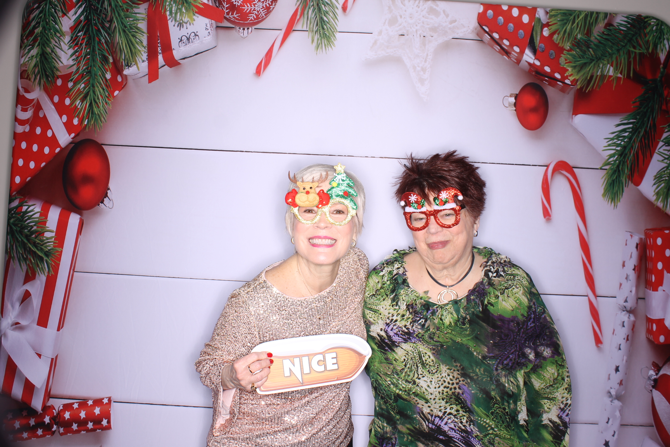 schueler group Christmas lunch | View more photos from the event at gallery.photoboothcincy.com/u/PhotoBoothCincy/schueler-group-Christmas-lunch