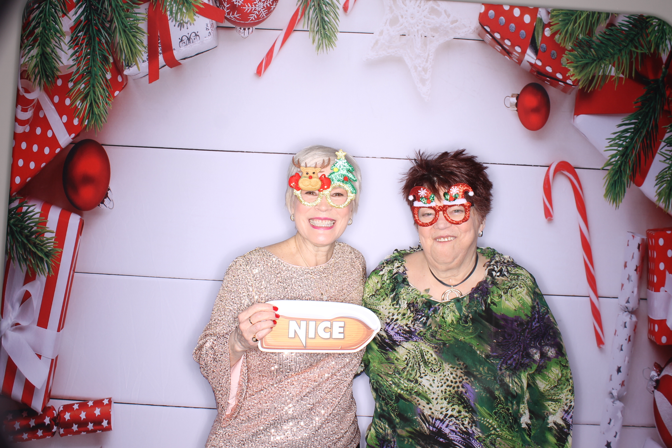 schueler group Christmas lunch | View more photos from the event at gallery.photoboothcincy.com/u/PhotoBoothCincy/schueler-group-Christmas-lunch