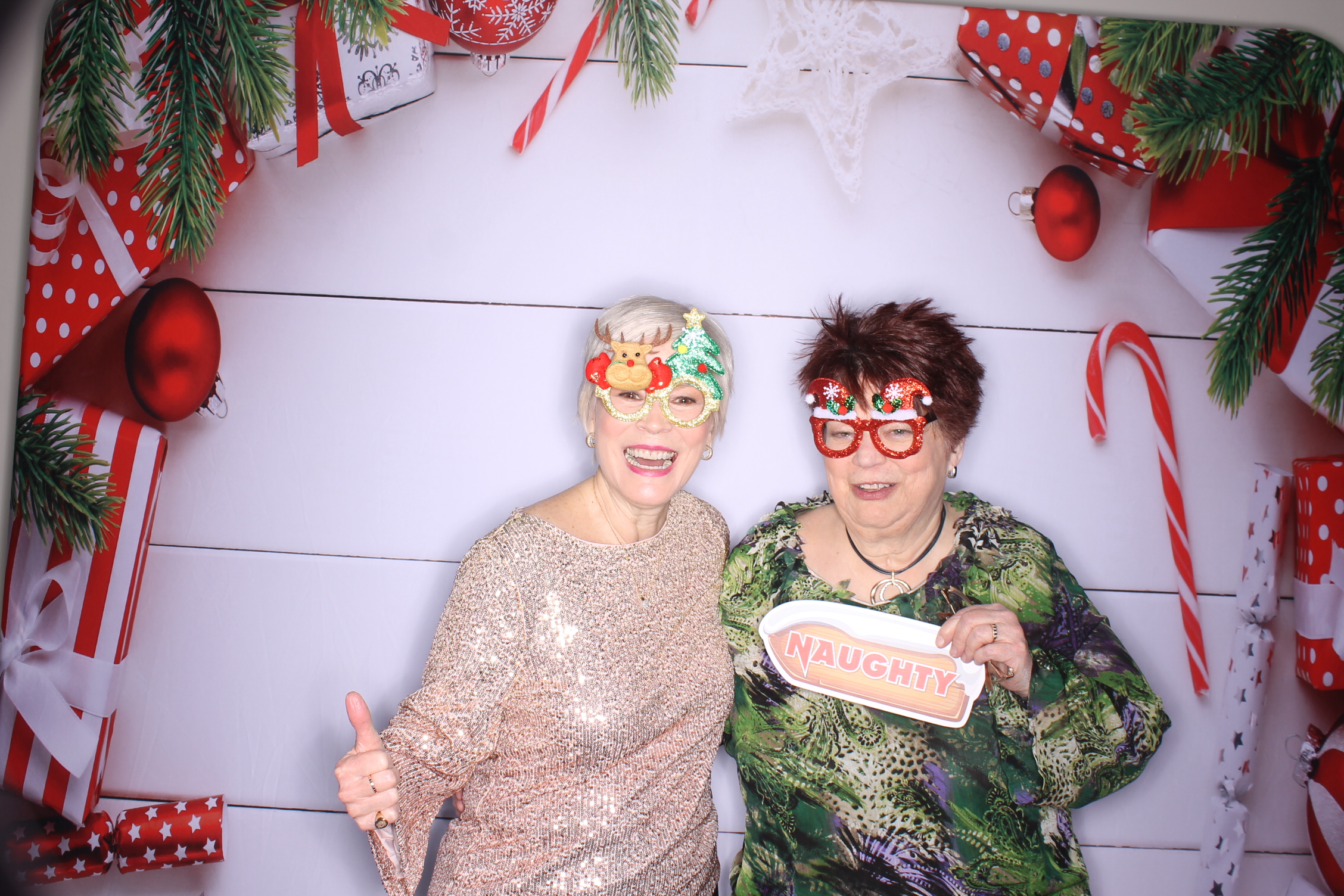 schueler group Christmas lunch | View more photos from the event at gallery.photoboothcincy.com/u/PhotoBoothCincy/schueler-group-Christmas-lunch