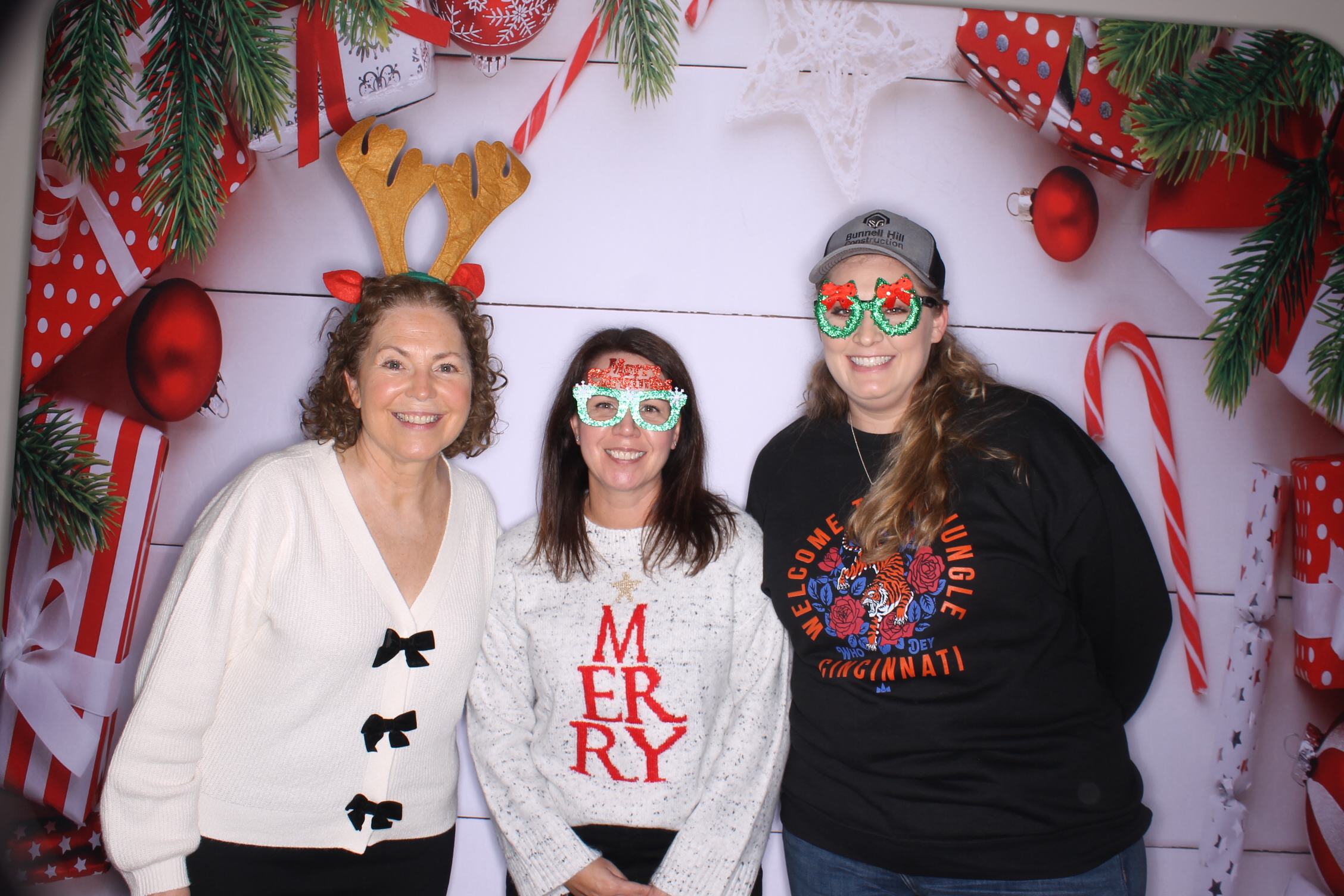 schueler group Christmas lunch | View more photos from the event at gallery.photoboothcincy.com/u/PhotoBoothCincy/schueler-group-Christmas-lunch