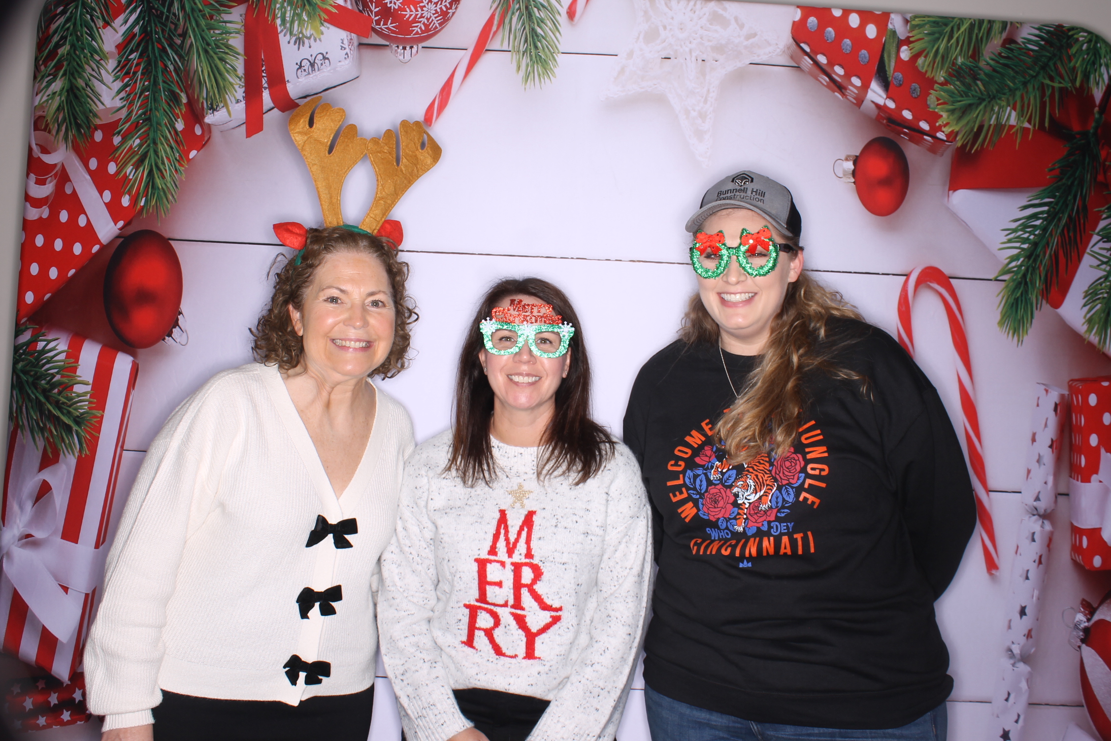 schueler group Christmas lunch | View more photos from the event at gallery.photoboothcincy.com/u/PhotoBoothCincy/schueler-group-Christmas-lunch
