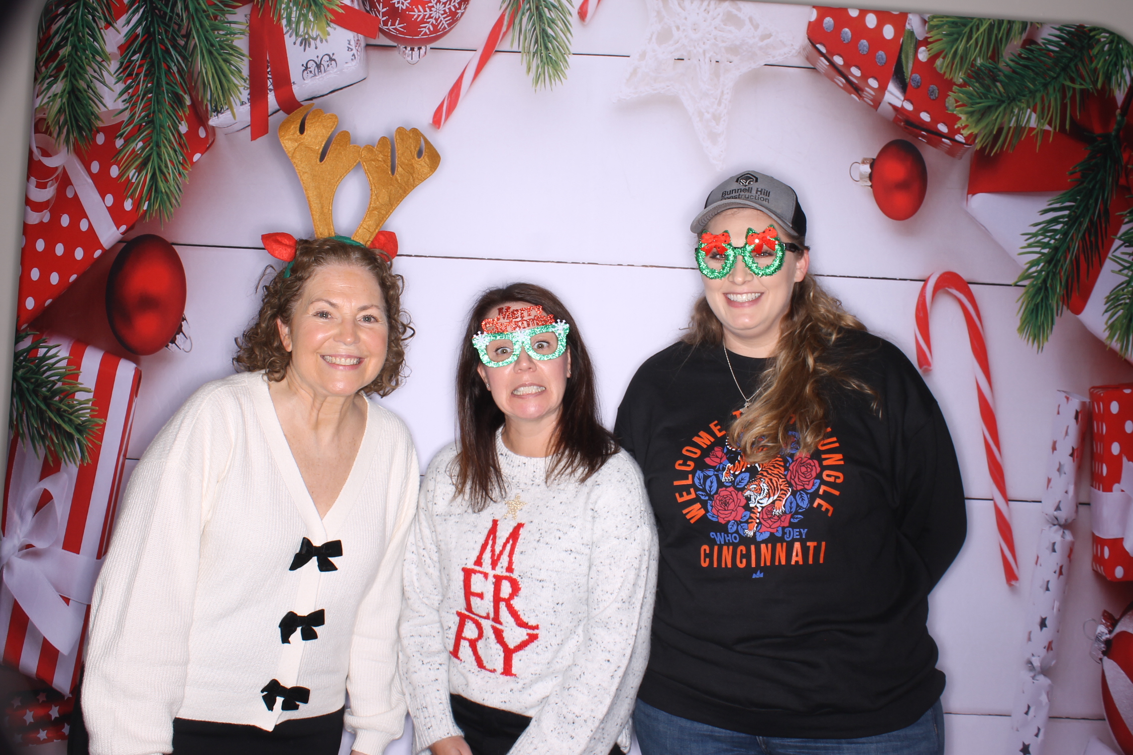 schueler group Christmas lunch | View more photos from the event at gallery.photoboothcincy.com/u/PhotoBoothCincy/schueler-group-Christmas-lunch