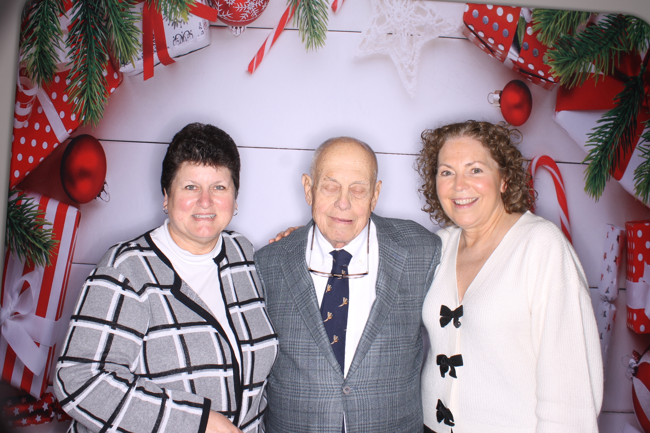 schueler group Christmas lunch | View more photos from the event at gallery.photoboothcincy.com/u/PhotoBoothCincy/schueler-group-Christmas-lunch