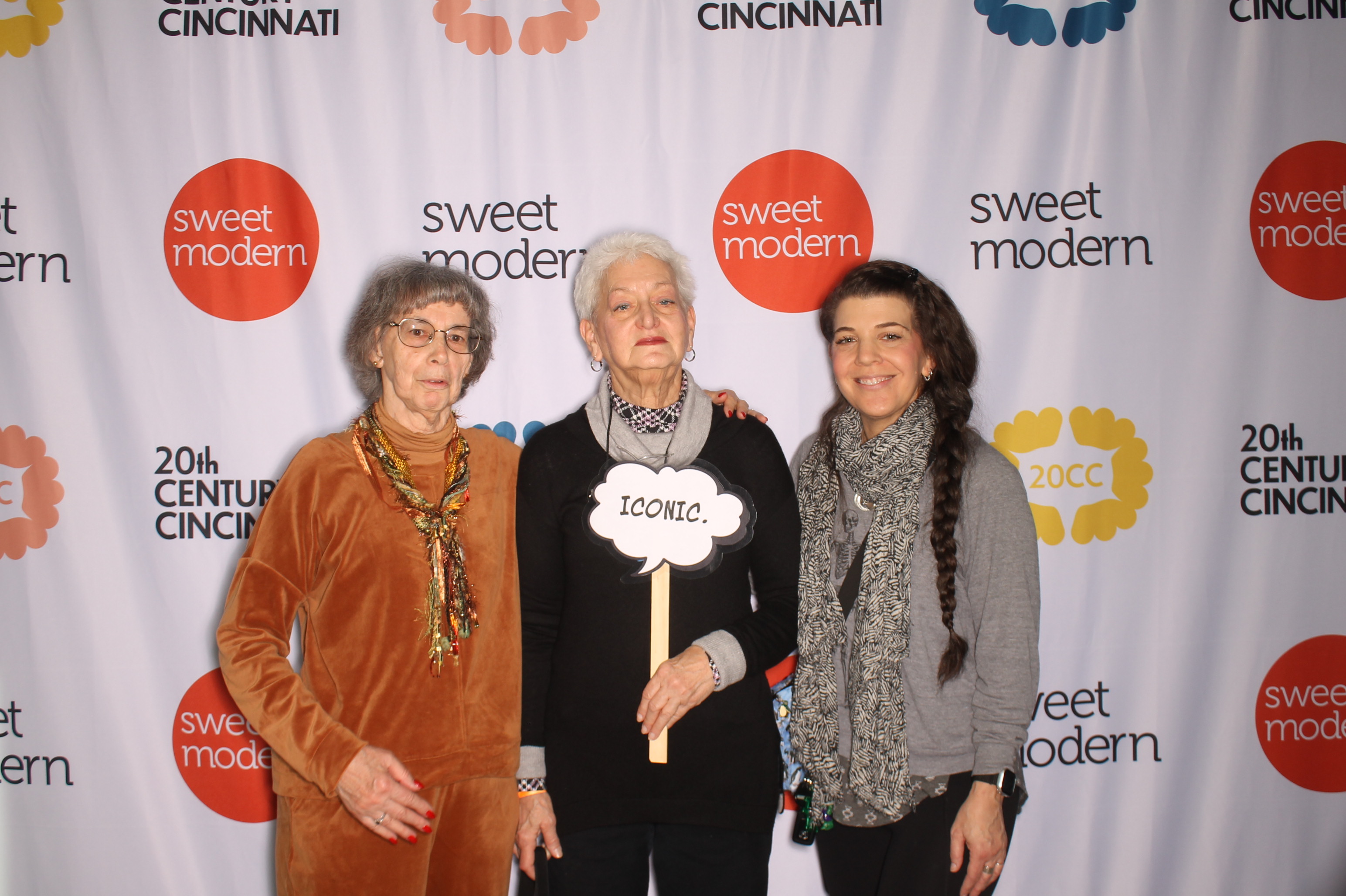 20th Century Cincinnati Saturday | View more photos from the event at gallery.photoboothcincy.com/u/PhotoBoothCincy/20th-Century-Cincinnati-Saturday