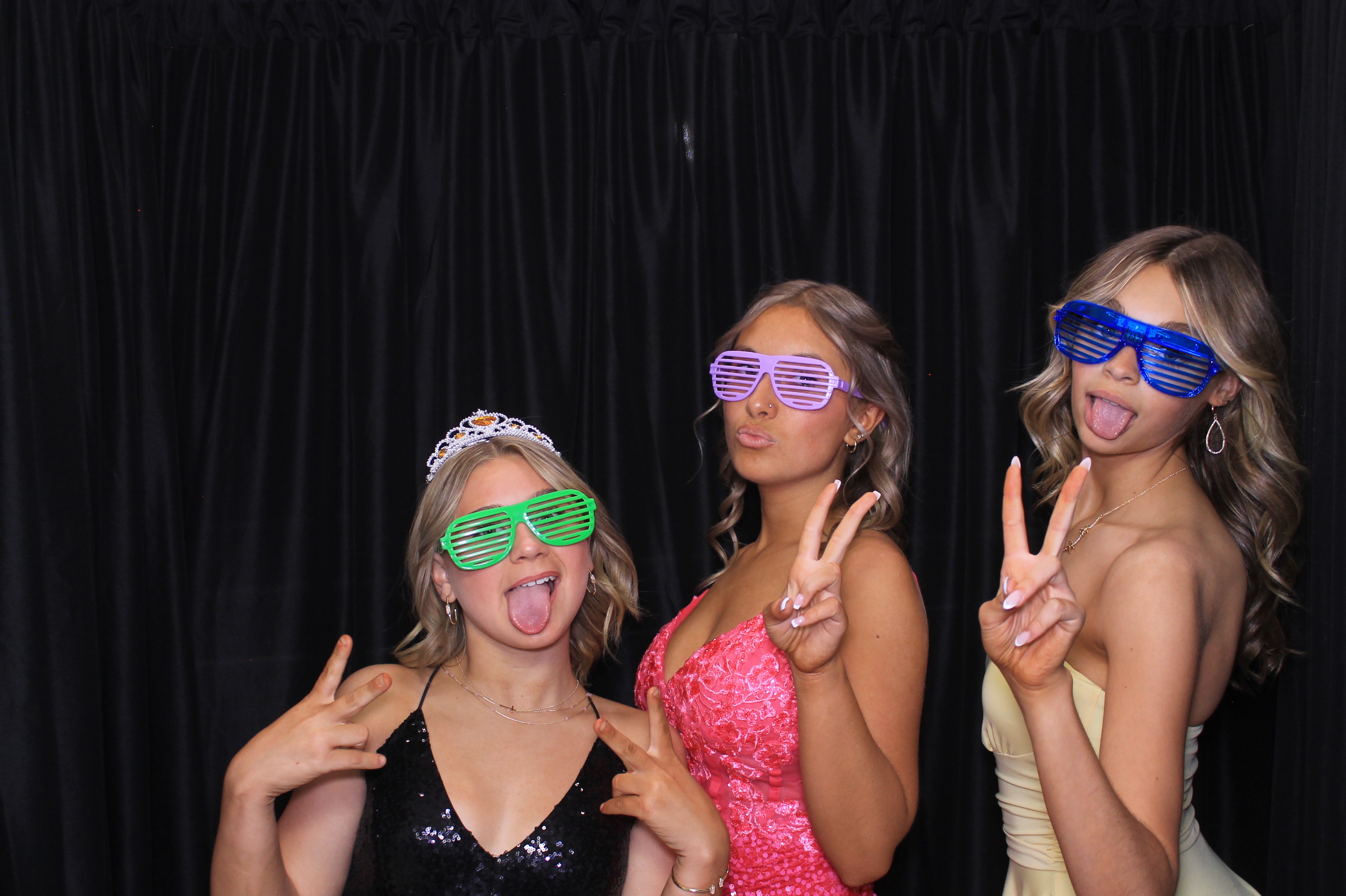 8th Grade Semi-Formal | View more photos from the event at gallery.photoboothcincy.com/u/PhotoBoothCincy/8th-Grade-Semi-Formal
