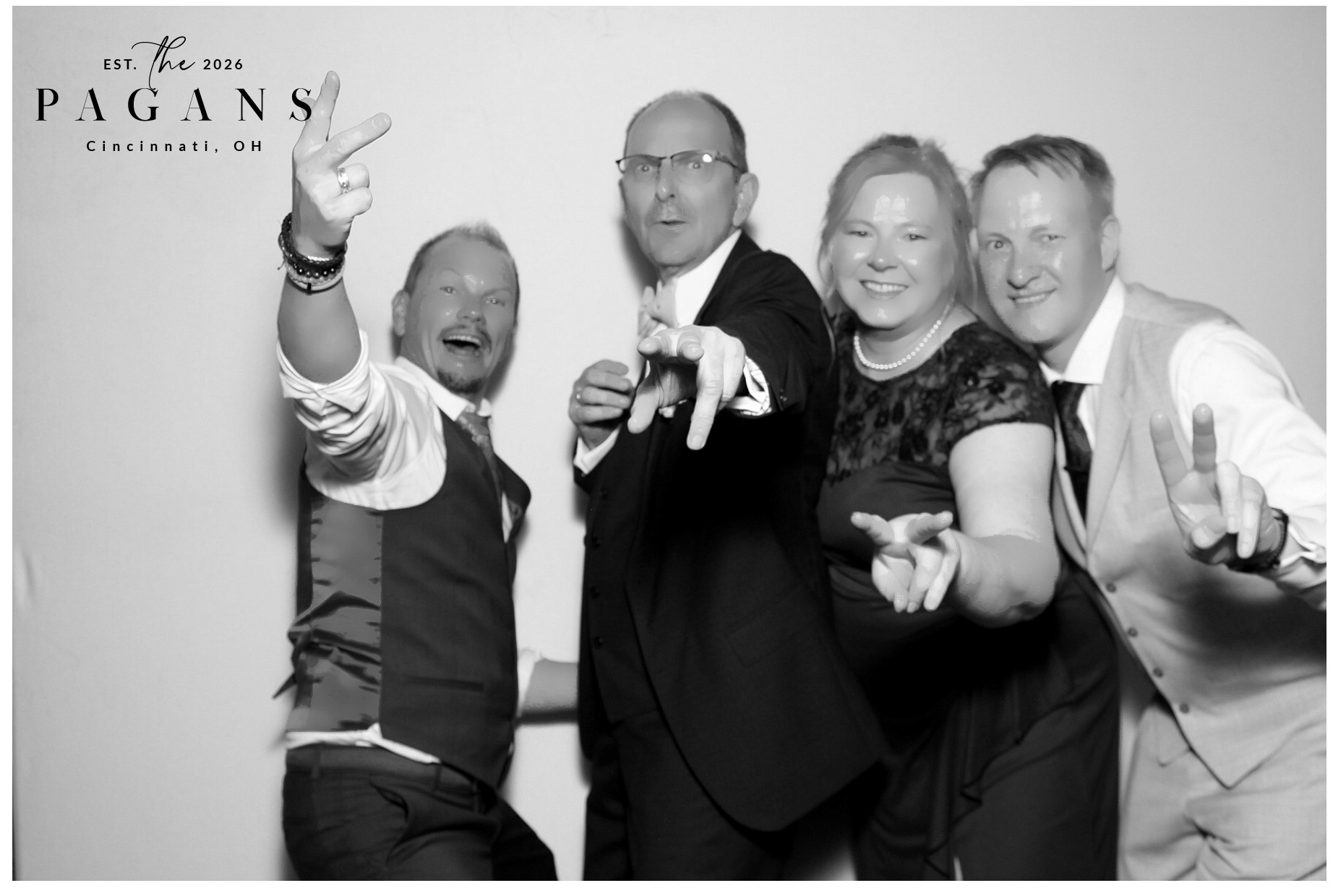 AJ & Vivien | View more photos from the event at gallery.photoboothcincy.com/u/PhotoBoothCincy/AJ-Vivien