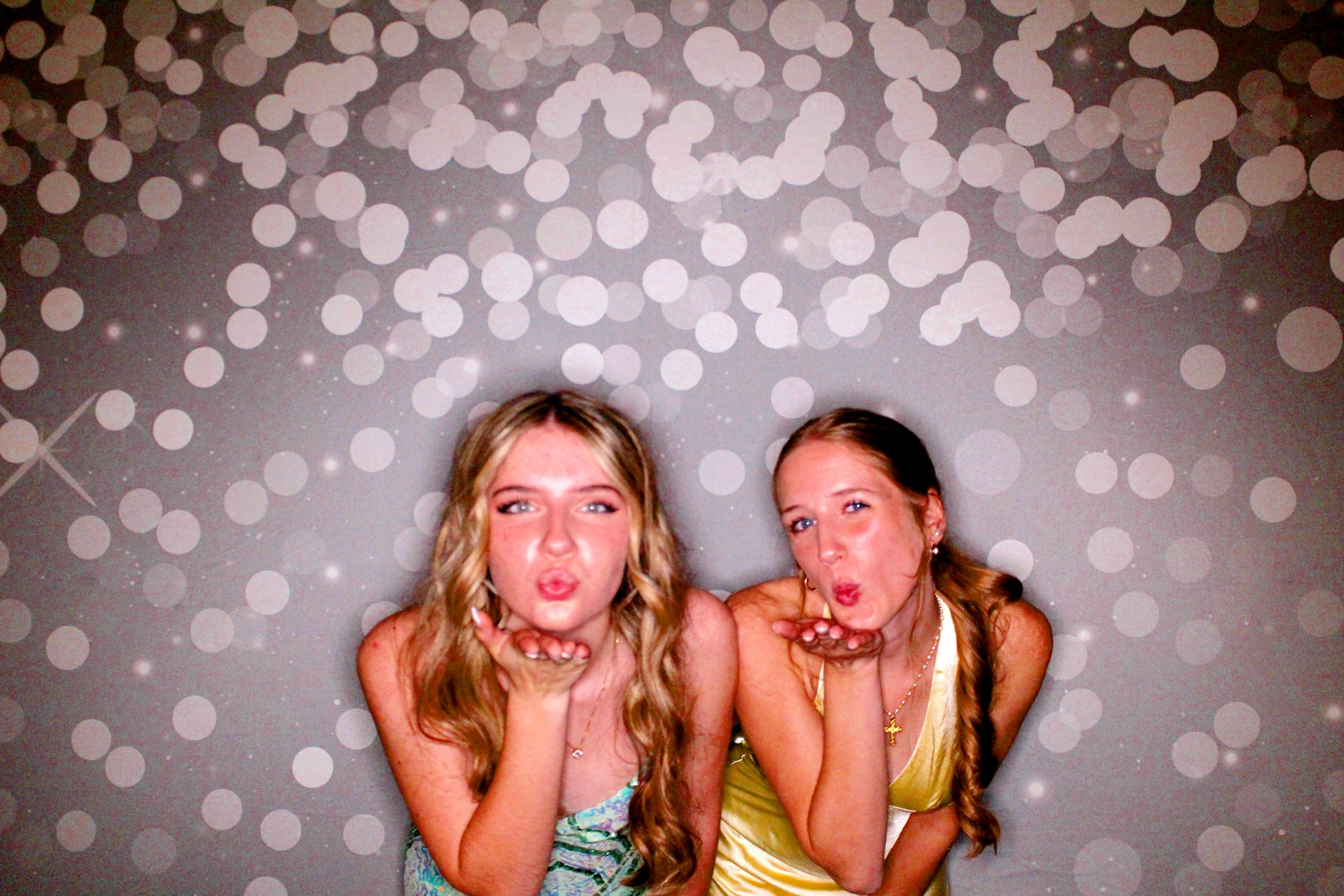 AMHEA Prom Update | View more photos from the event at gallery.photoboothcincy.com/u/PhotoBoothCincy/AMHEA-Prom-Update