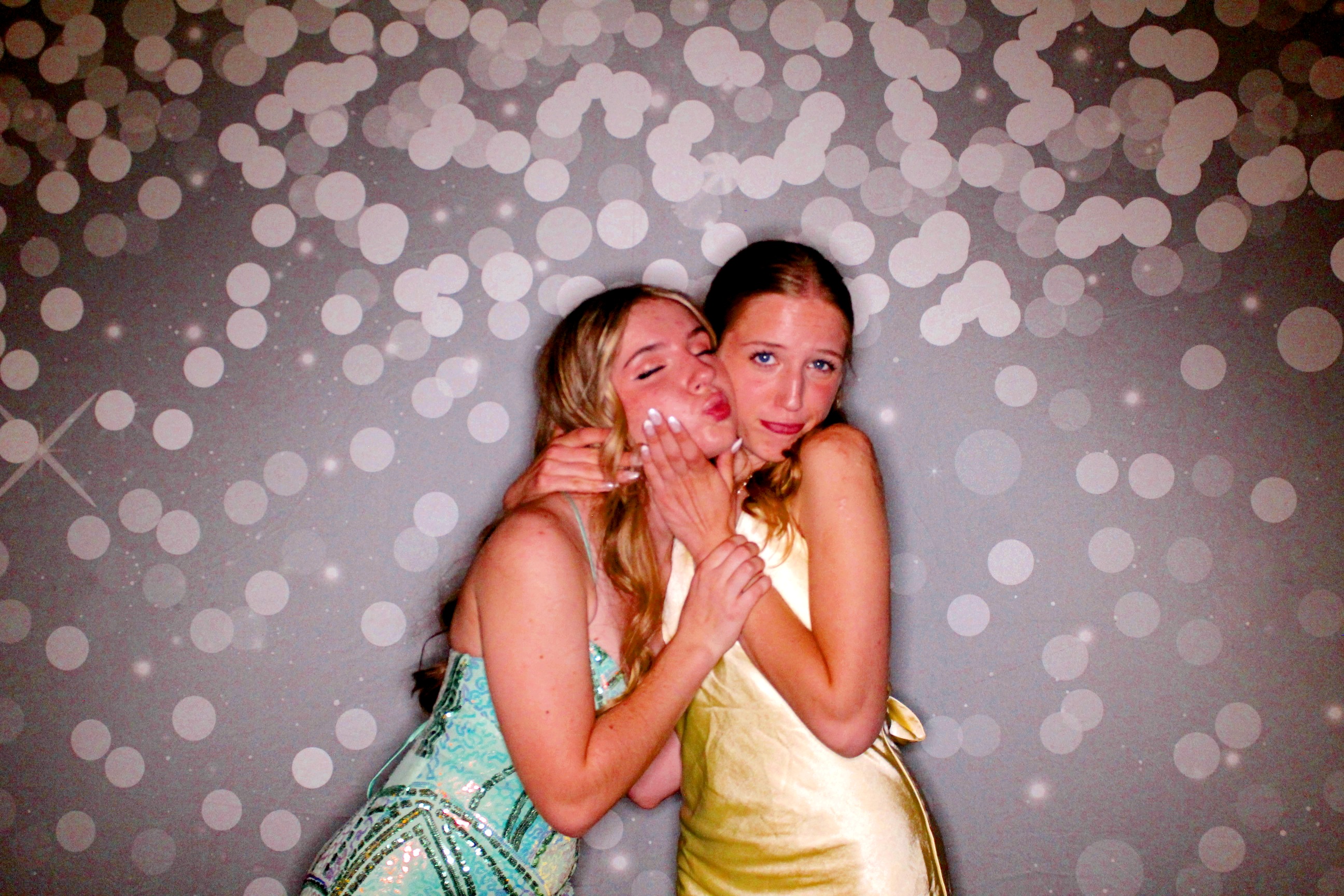 AMHEA Prom Update | View more photos from the event at gallery.photoboothcincy.com/u/PhotoBoothCincy/AMHEA-Prom-Update