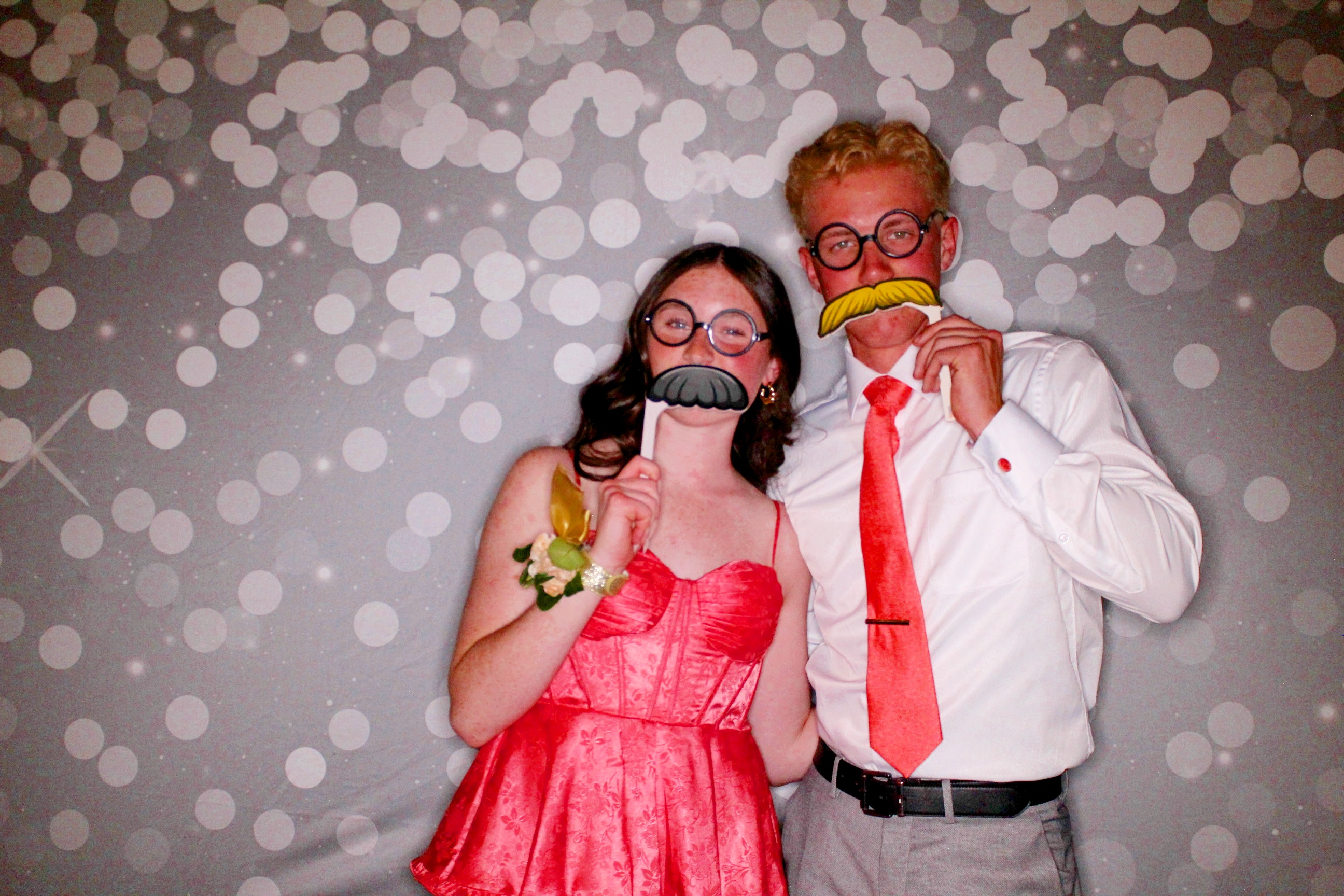 AMHEA Prom Update | View more photos from the event at gallery.photoboothcincy.com/u/PhotoBoothCincy/AMHEA-Prom-Update