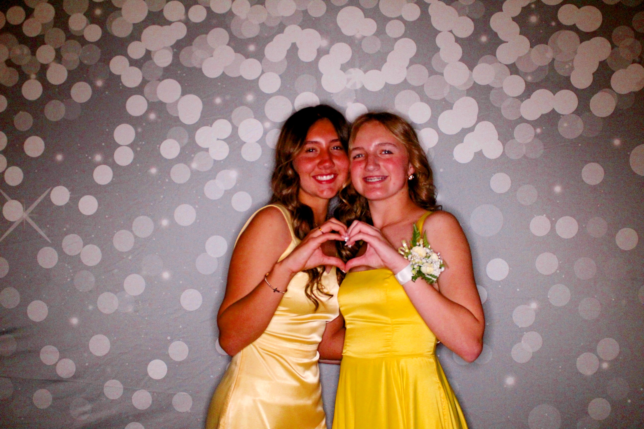 AMHEA Prom Update | View more photos from the event at gallery.photoboothcincy.com/u/PhotoBoothCincy/AMHEA-Prom-Update