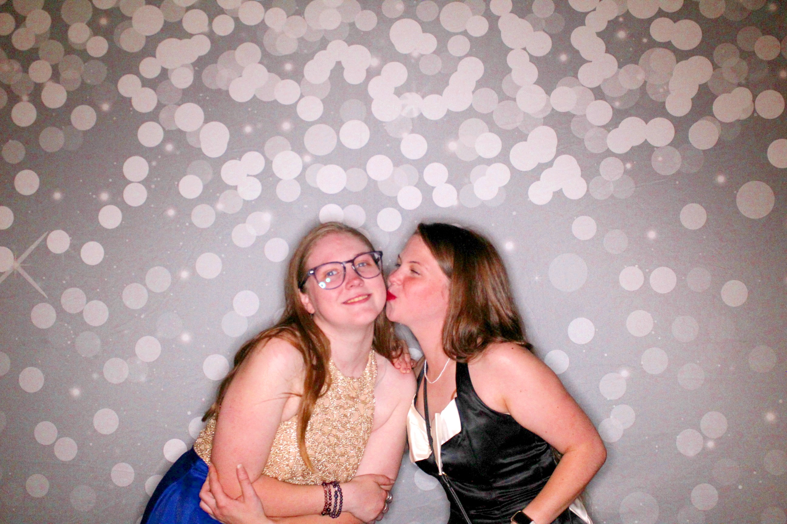 AMHEA Prom Update | View more photos from the event at gallery.photoboothcincy.com/u/PhotoBoothCincy/AMHEA-Prom-Update