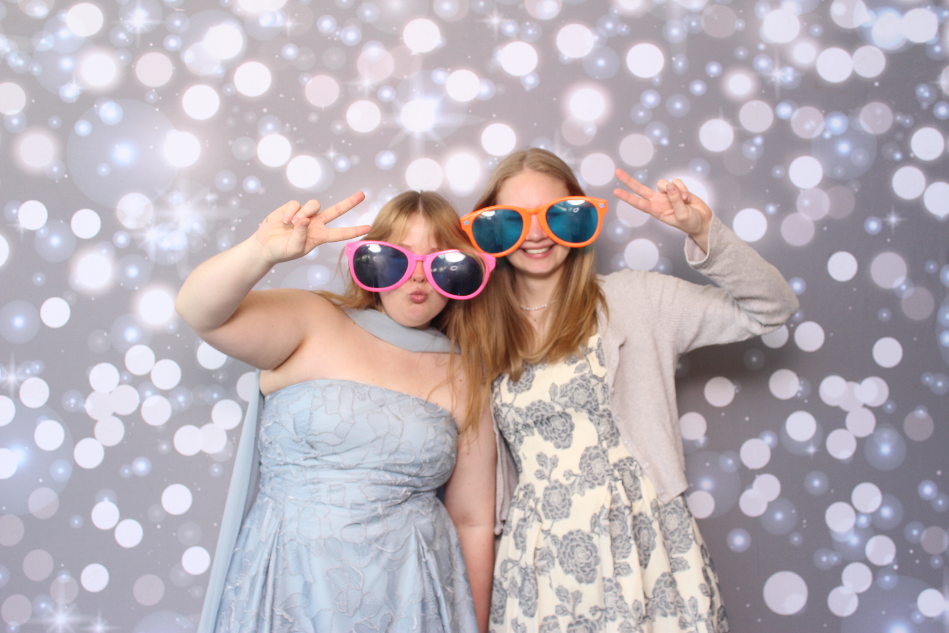 Aimee & Darrin | View more photos from the event at gallery.photoboothcincy.com/u/PhotoBoothCincy/Aimee-Darrin