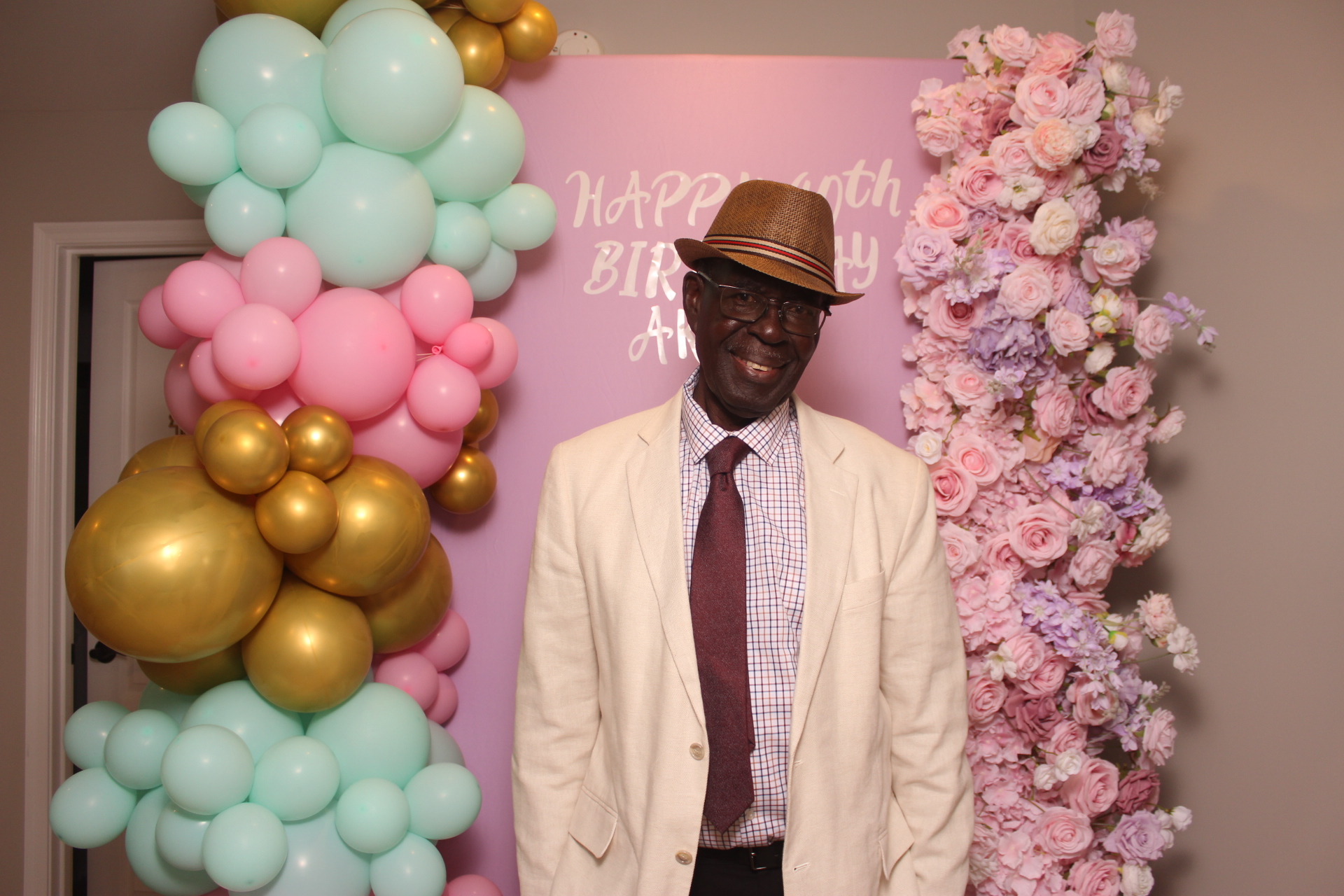 Akua's Run for the Roses 40th Birthday | View more photos from the event at gallery.photoboothcincy.com/u/PhotoBoothCincy/Akuas-Run-for-the-Roses-40th-Birthday
