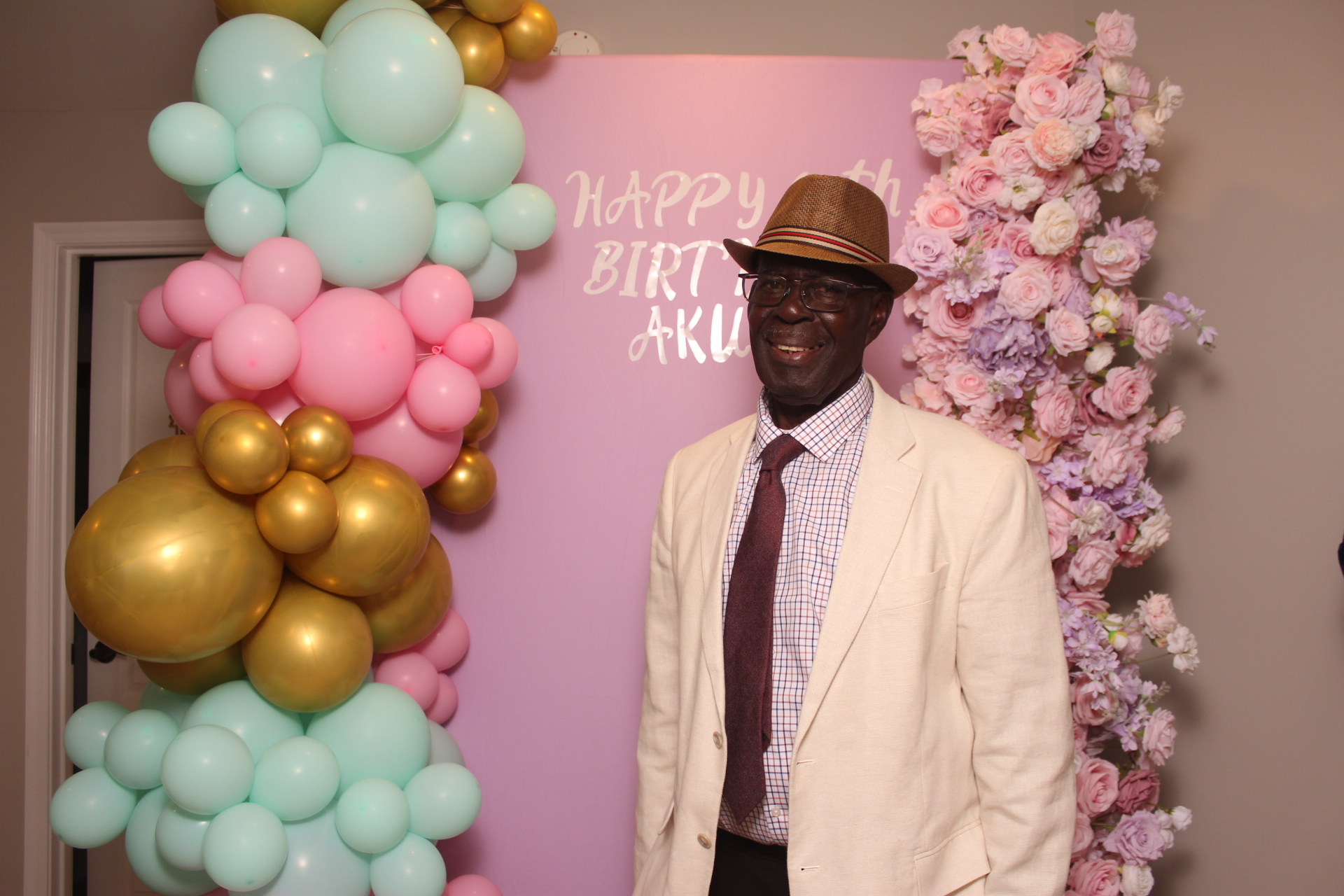 Akua's Run for the Roses 40th Birthday | View more photos from the event at gallery.photoboothcincy.com/u/PhotoBoothCincy/Akuas-Run-for-the-Roses-40th-Birthday