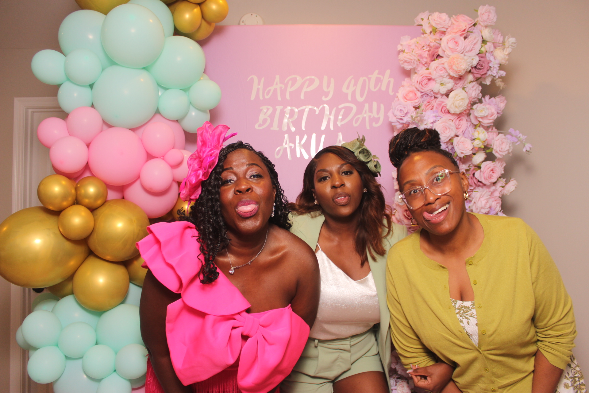 Akua's Run for the Roses 40th Birthday | View more photos from the event at gallery.photoboothcincy.com/u/PhotoBoothCincy/Akuas-Run-for-the-Roses-40th-Birthday