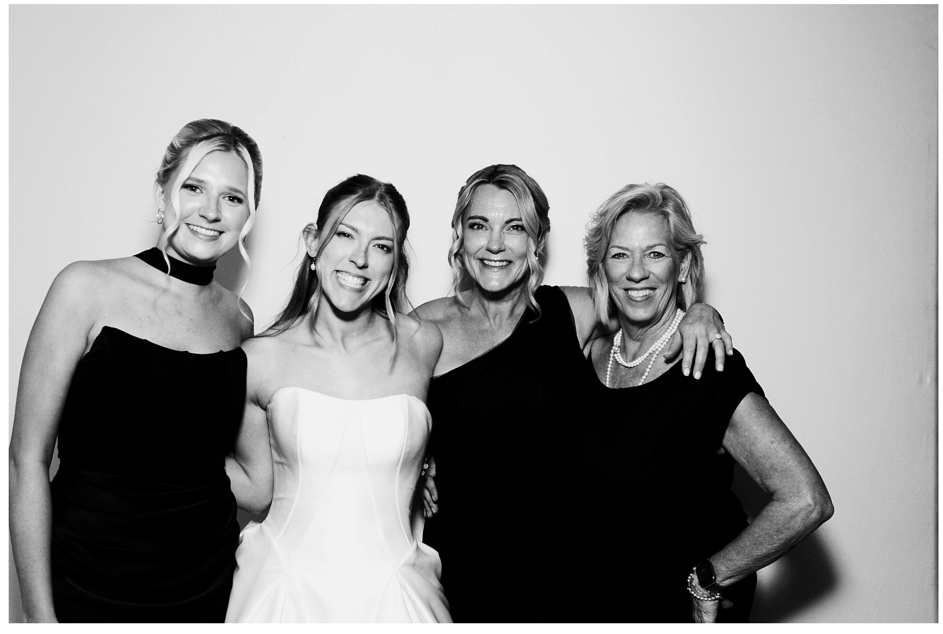 Alayna & Brayden Wedding | View more photos from the event at gallery.photoboothcincy.com/u/PhotoBoothCincy/Alayna-Brayden-Wedding