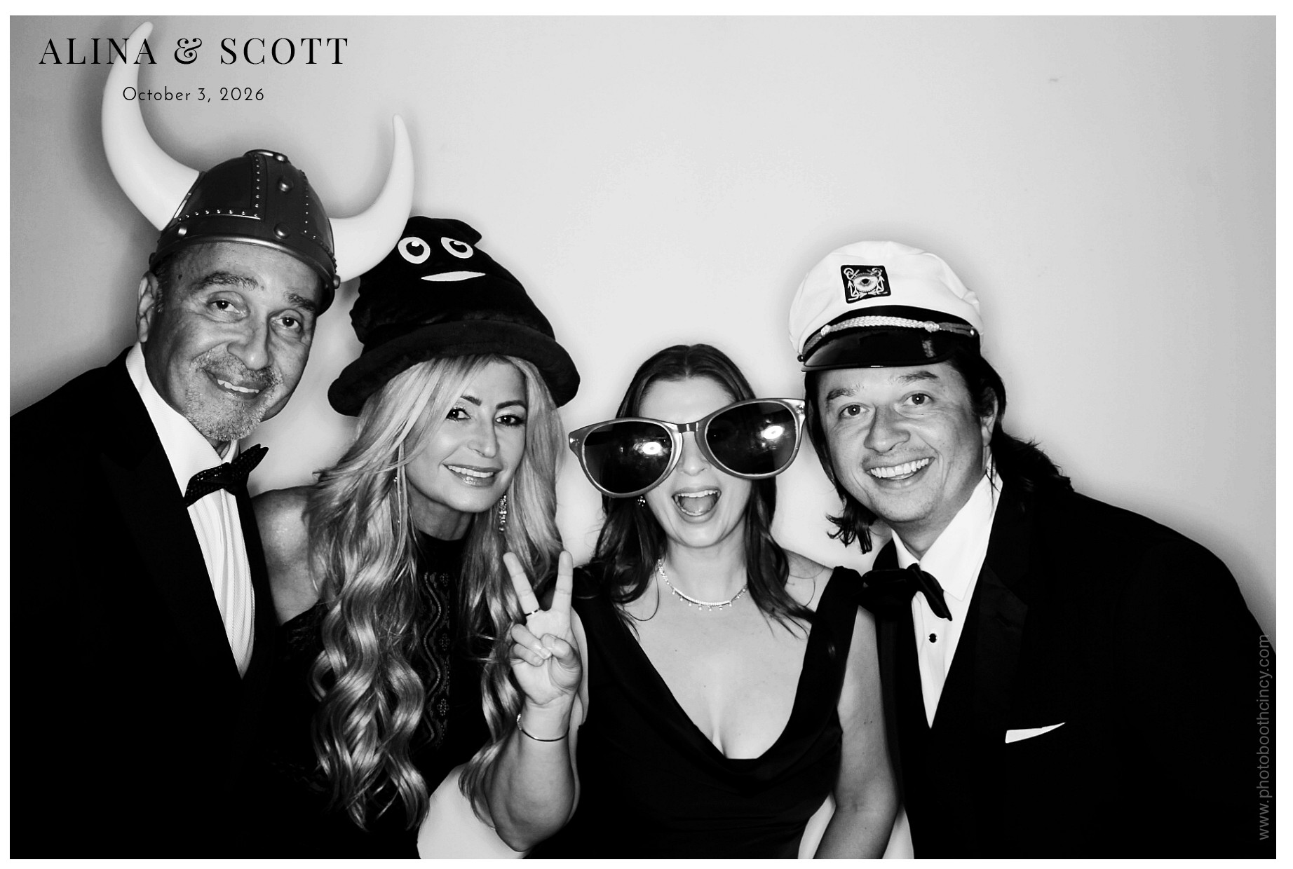 Alina & Scott Wedding | View more photos from the event at gallery.photoboothcincy.com/u/PhotoBoothCincy/Alina-Scott-Wedding