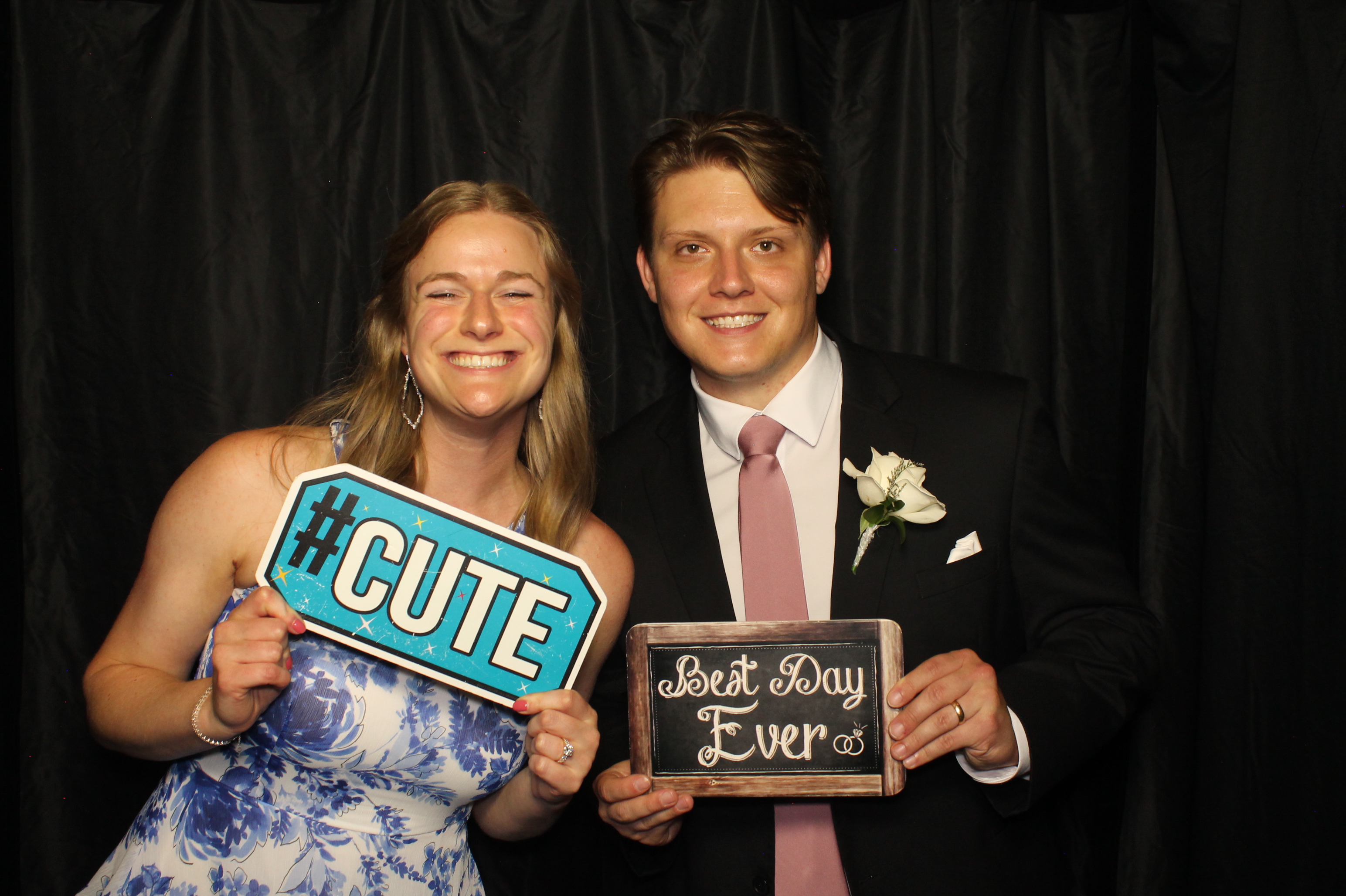 Alli & Ben Merritt | View more photos from the event at gallery.photoboothcincy.com/u/PhotoBoothCincy/Alli-Ben-Merritt