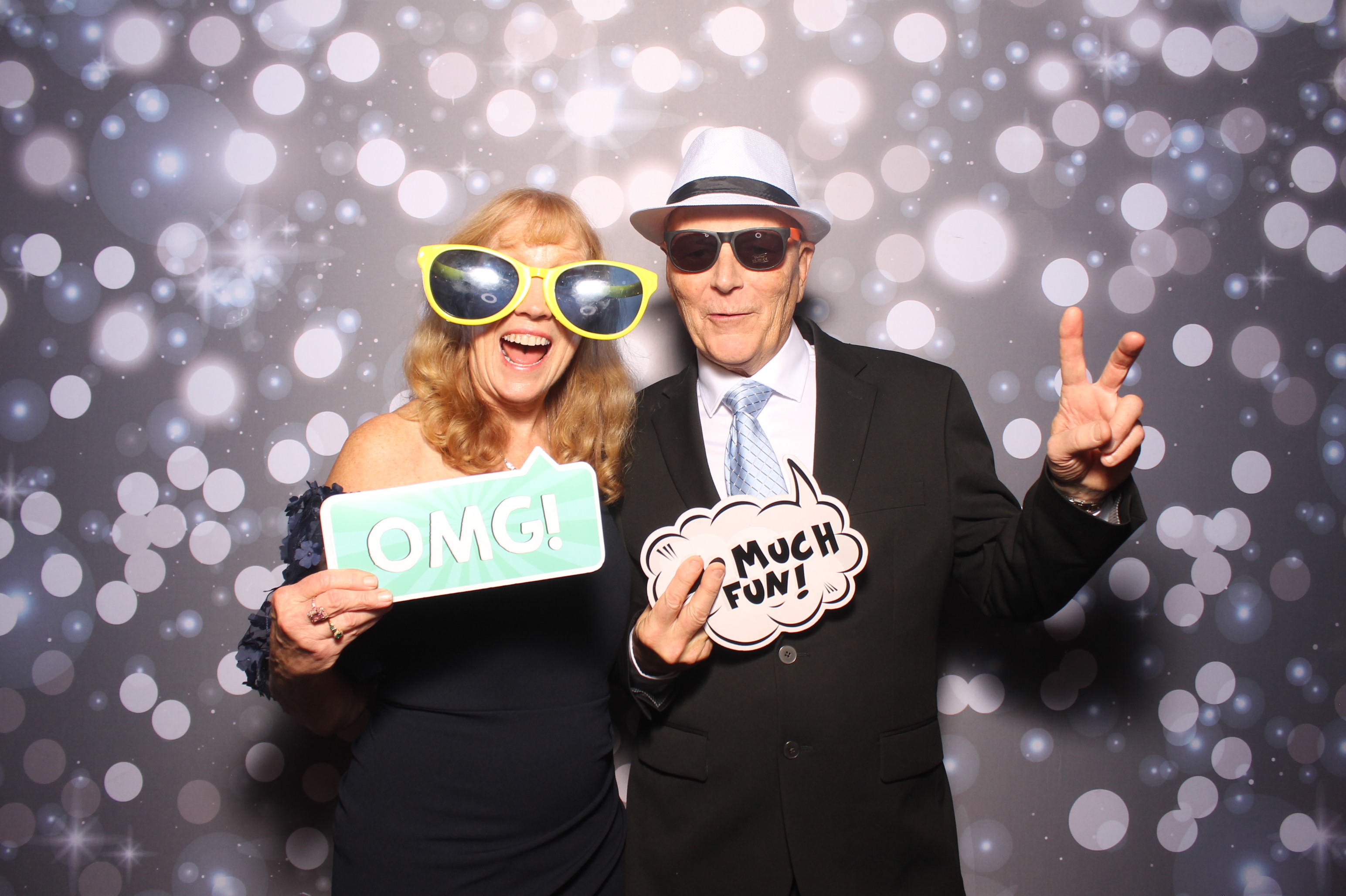 Allison & Trevor | View more photos from the event at gallery.photoboothcincy.com/u/PhotoBoothCincy/Allison-Trevor