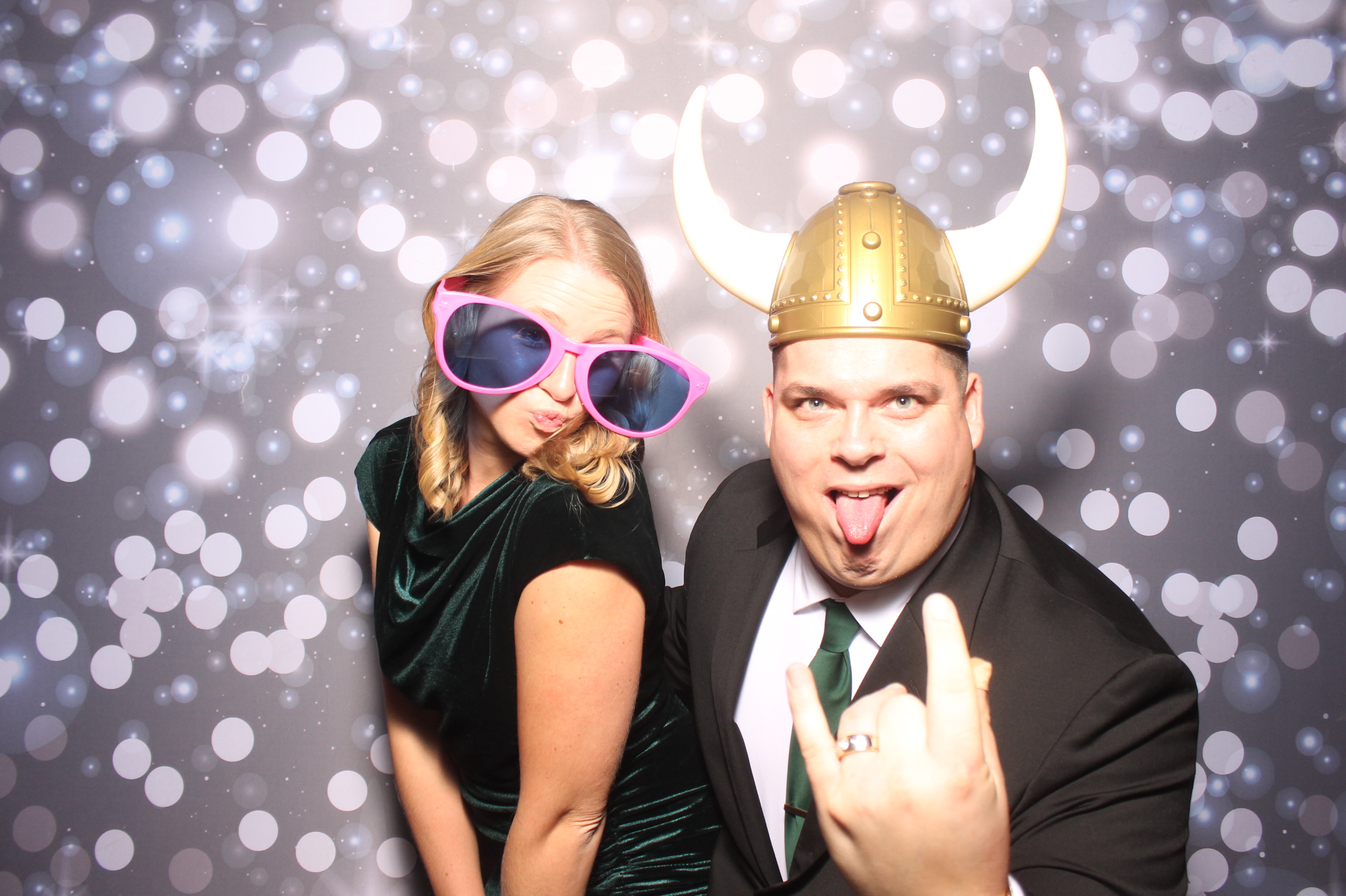 Allison & Trevor | View more photos from the event at gallery.photoboothcincy.com/u/PhotoBoothCincy/Allison-Trevor