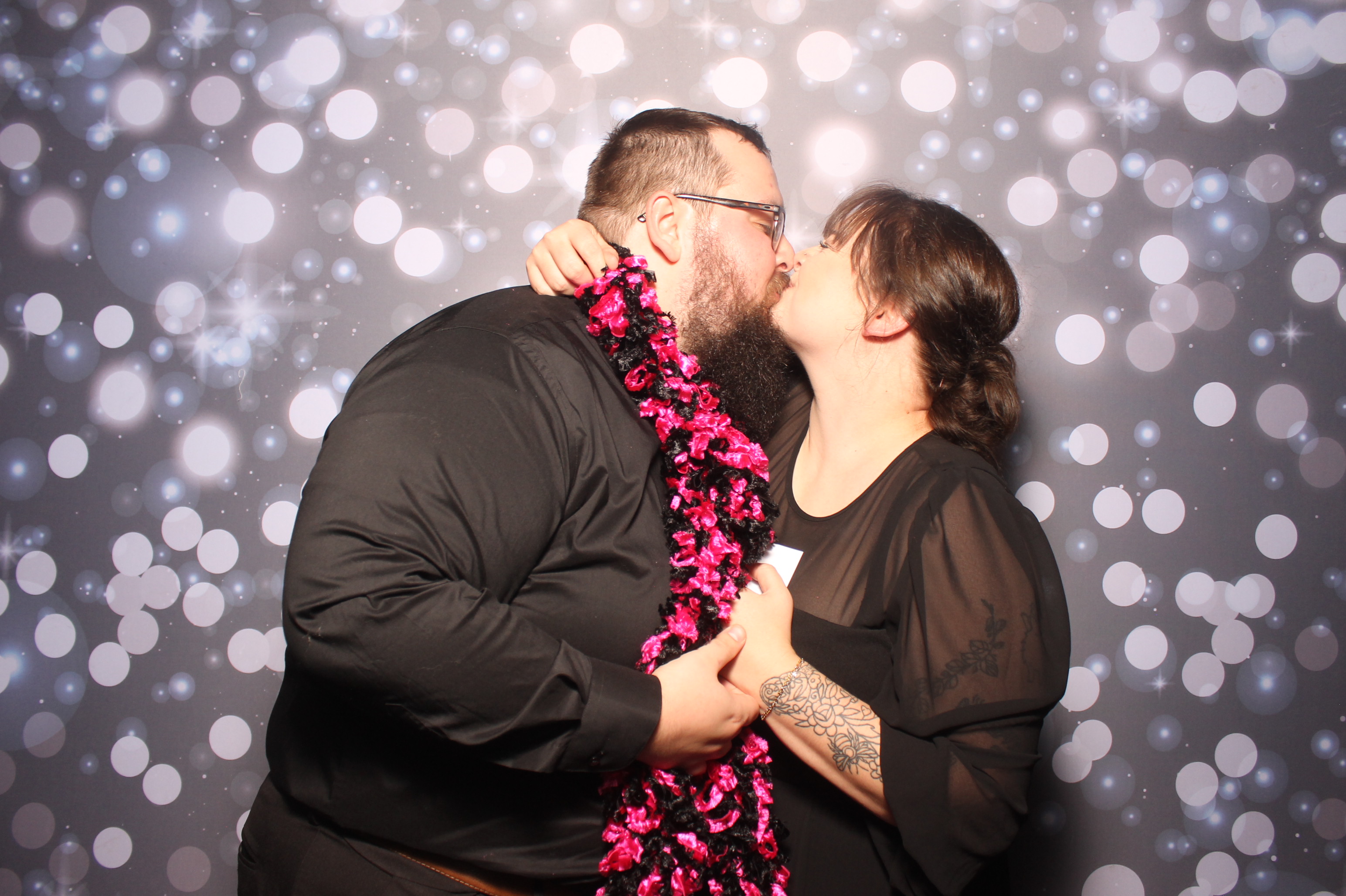 Allison & Trevor | View more photos from the event at gallery.photoboothcincy.com/u/PhotoBoothCincy/Allison-Trevor