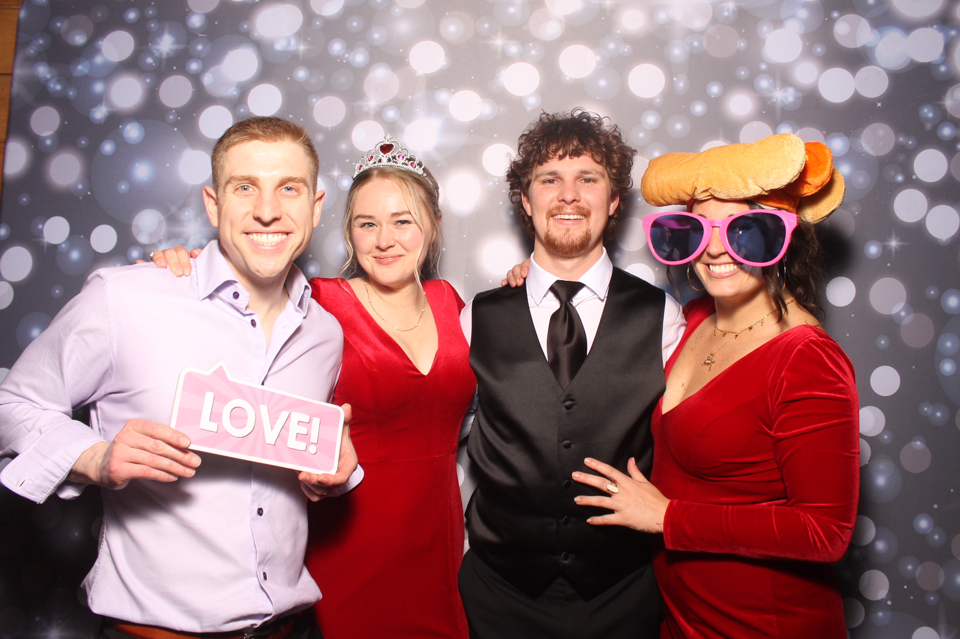 Allison & Trevor | View more photos from the event at gallery.photoboothcincy.com/u/PhotoBoothCincy/Allison-Trevor