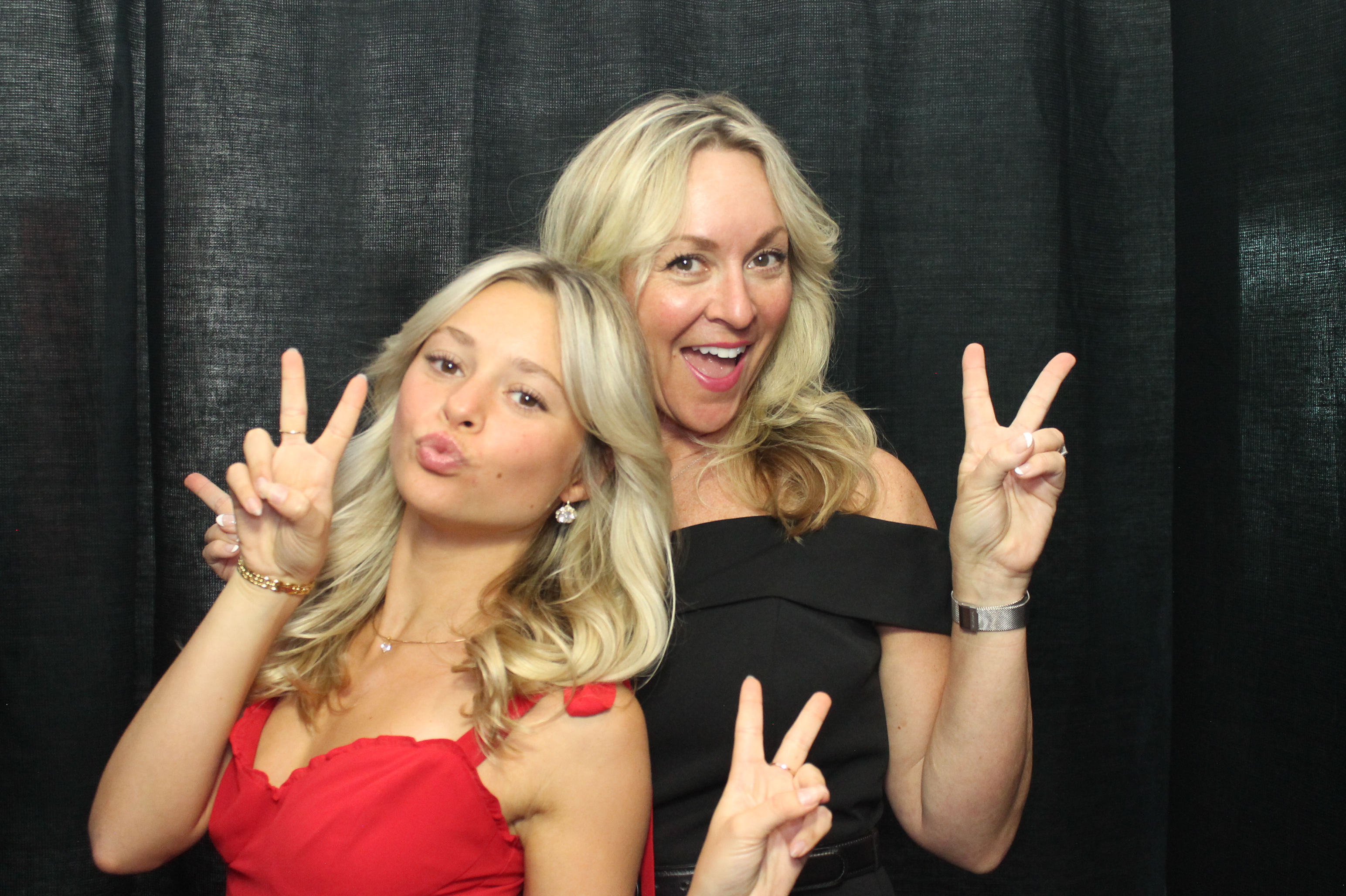 Alpha Phi Red Dress Gala | View more photos from the event at gallery.photoboothcincy.com/u/PhotoBoothCincy/Alpha-Phi-Red-Dress-Gala