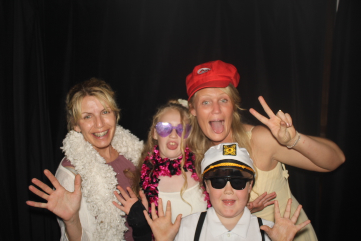 Amanda & Michael | View more photos from the event at gallery.photoboothcincy.com/u/PhotoBoothCincy/Amanda-Michael
