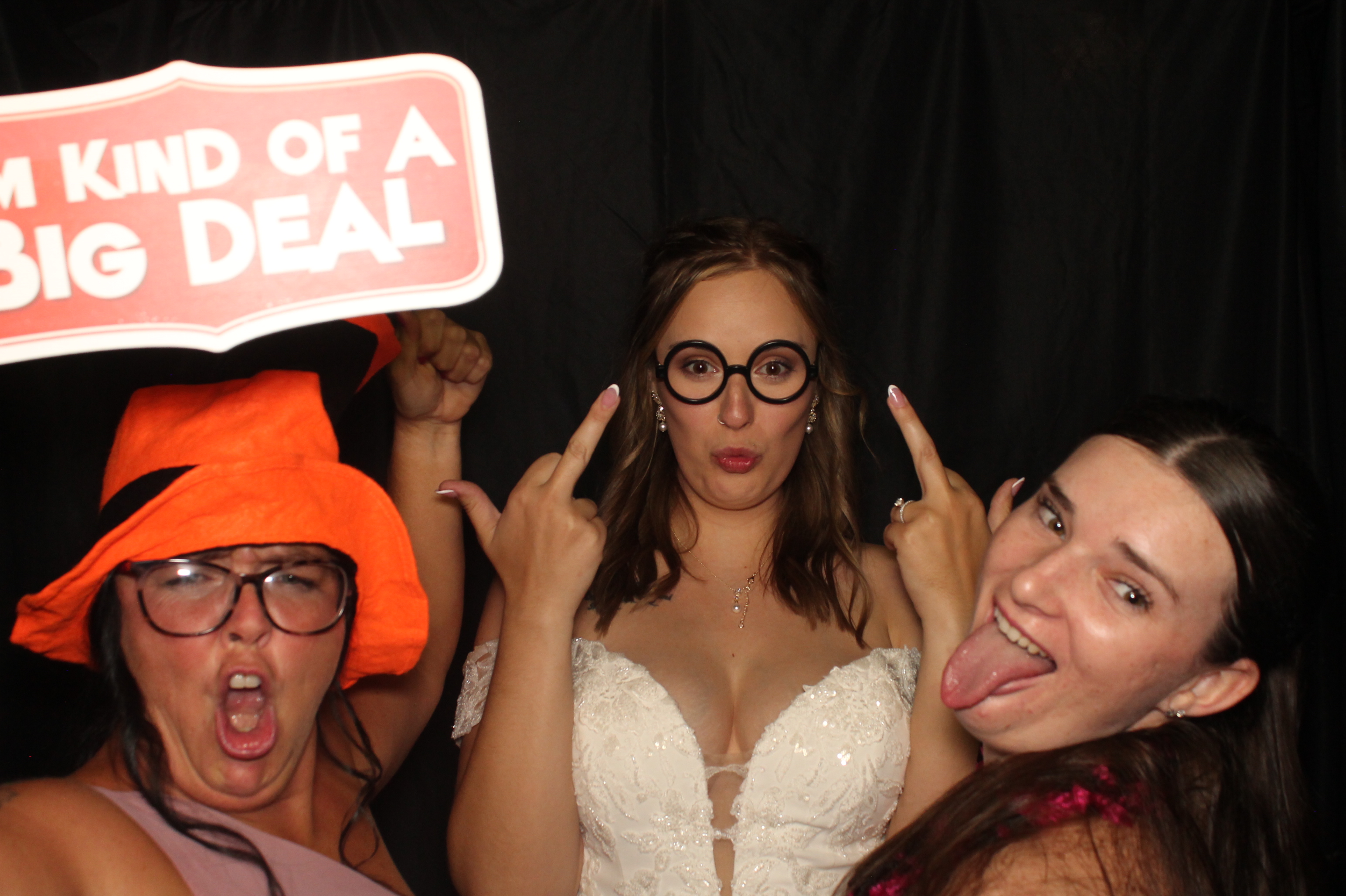 Anabel & Michael Wedding | View more photos from the event at gallery.photoboothcincy.com/u/PhotoBoothCincy/Anabel-Michael-Wedding