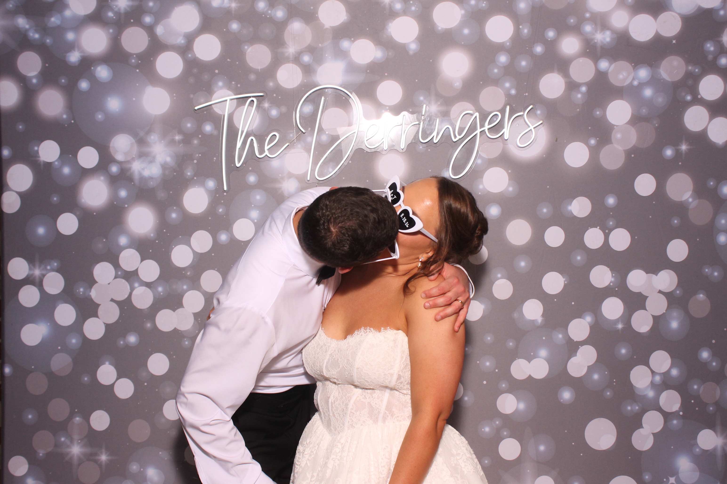 Anna & Johnny | View more photos from the event at gallery.photoboothcincy.com/u/PhotoBoothCincy/Anna-Johnny