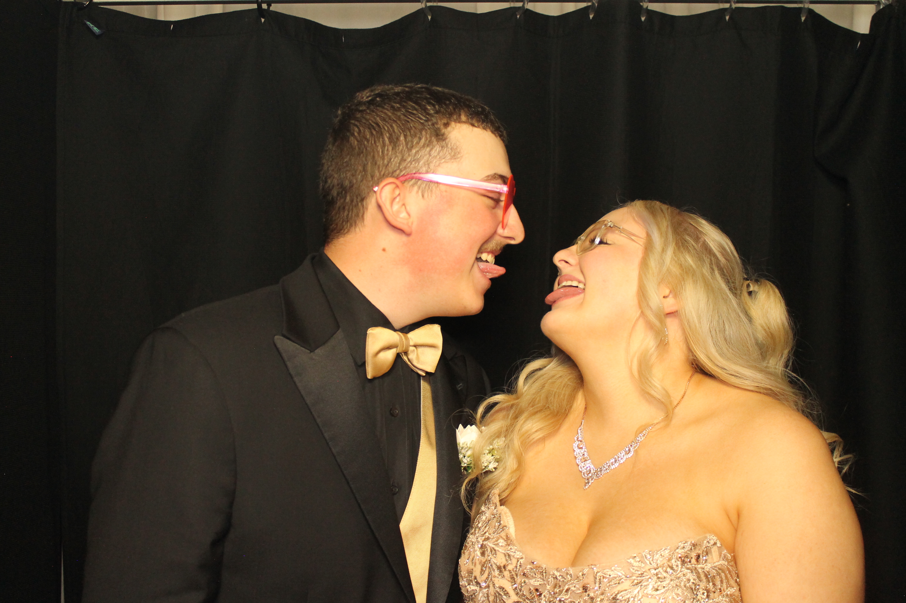 BCHS Prom | View more photos from the event at gallery.photoboothcincy.com/u/PhotoBoothCincy/BCHS-Prom