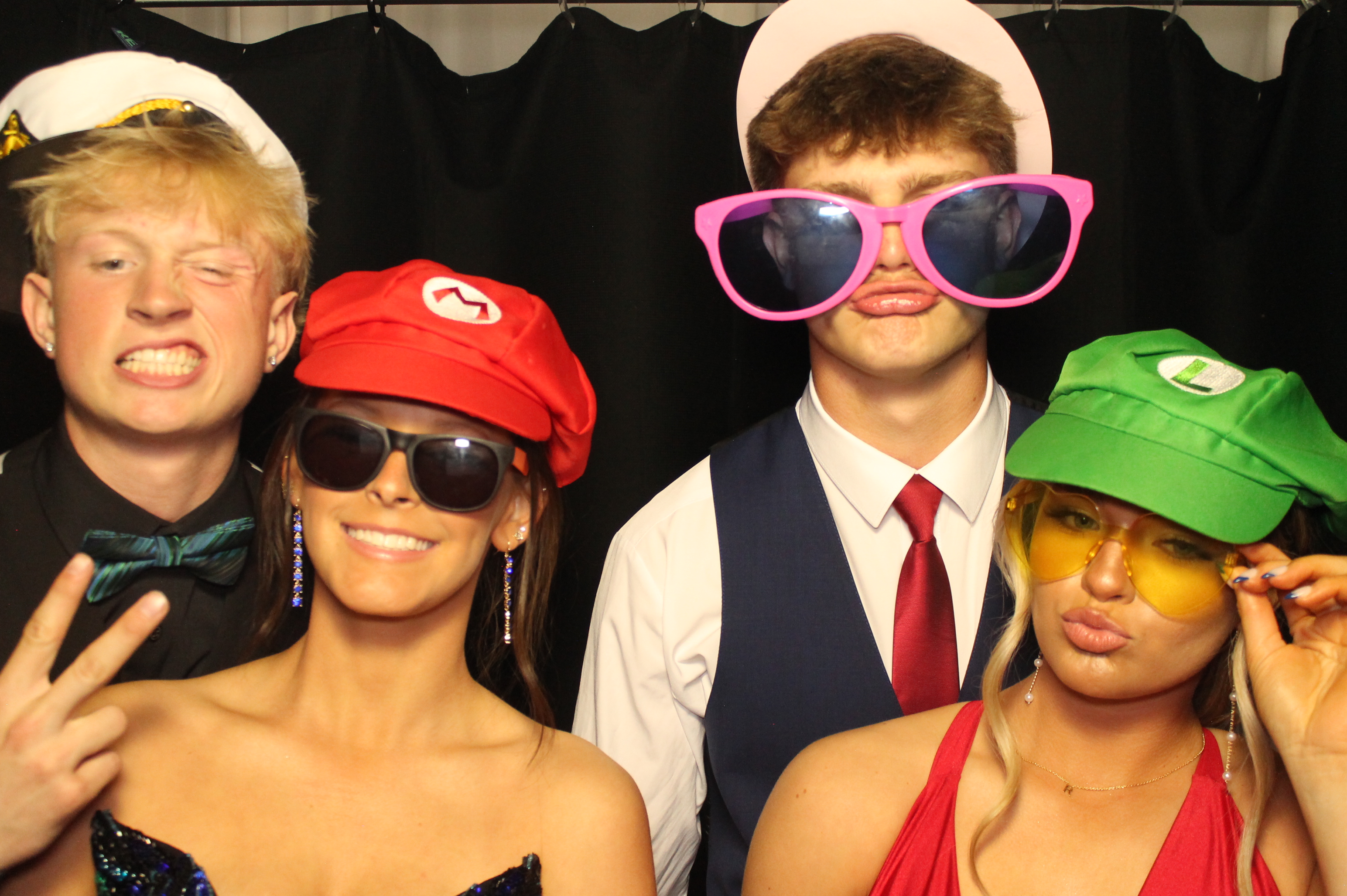 BCHS Prom | View more photos from the event at gallery.photoboothcincy.com/u/PhotoBoothCincy/BCHS-Prom