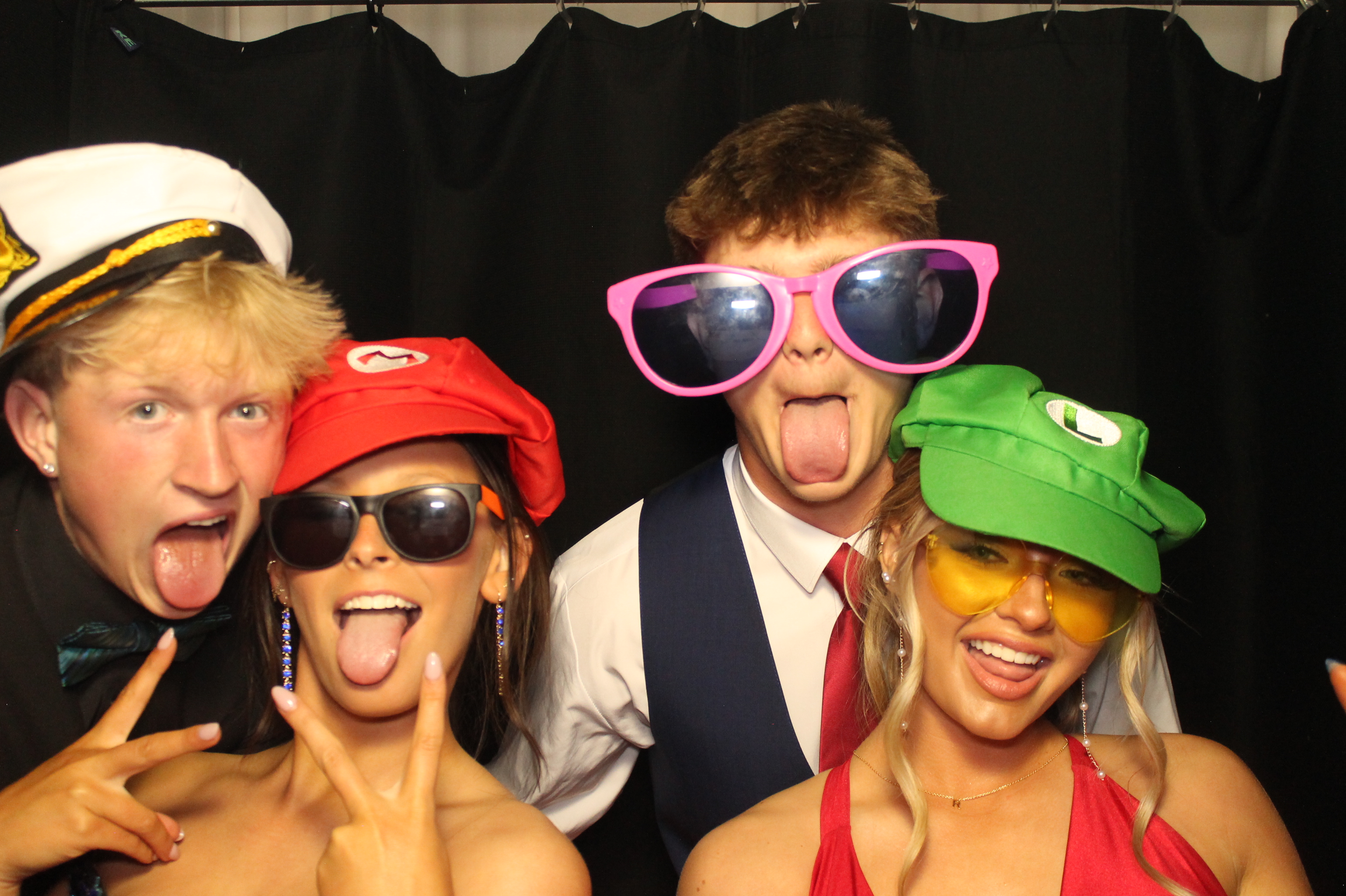 BCHS Prom | View more photos from the event at gallery.photoboothcincy.com/u/PhotoBoothCincy/BCHS-Prom