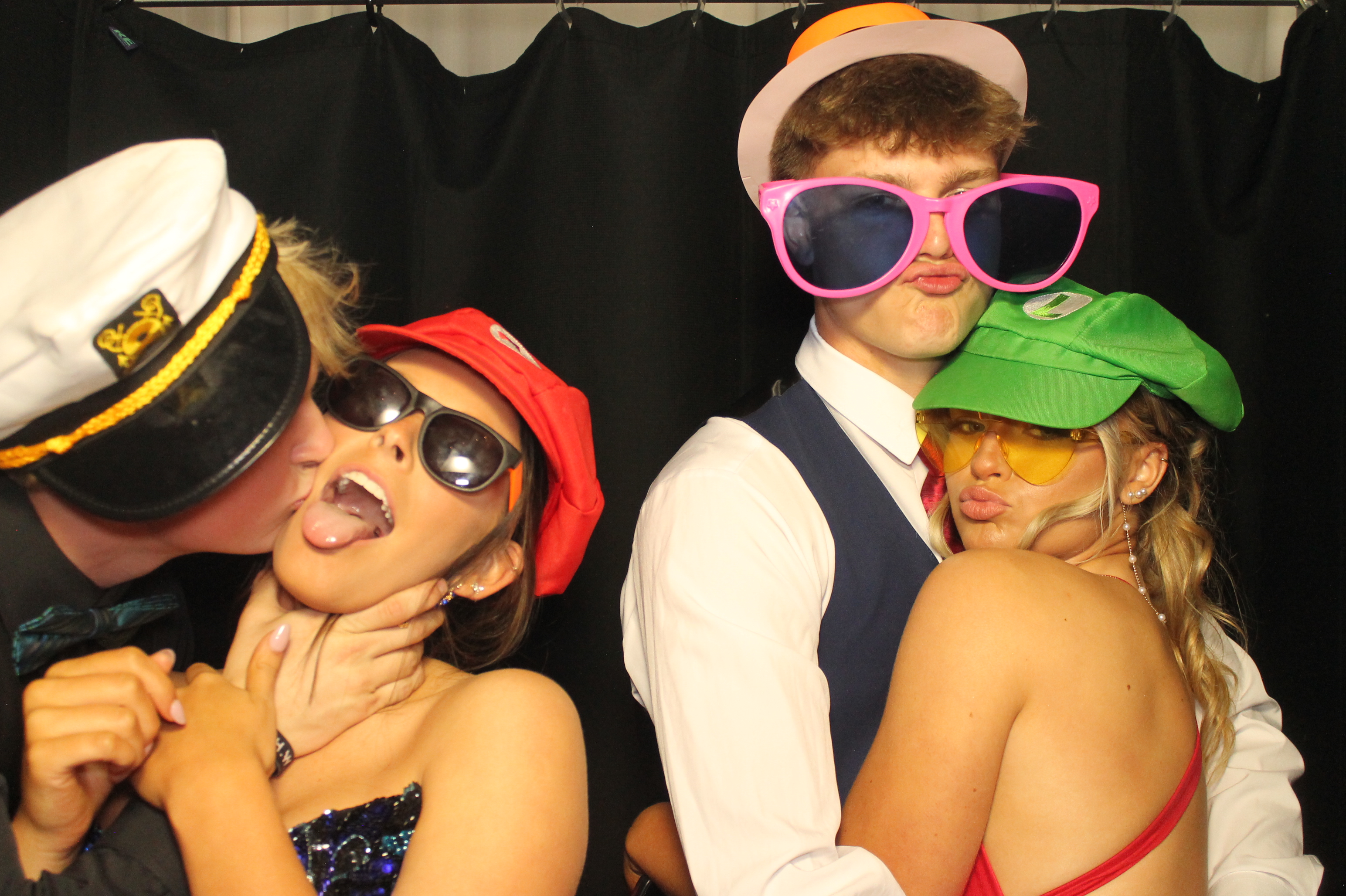 BCHS Prom | View more photos from the event at gallery.photoboothcincy.com/u/PhotoBoothCincy/BCHS-Prom