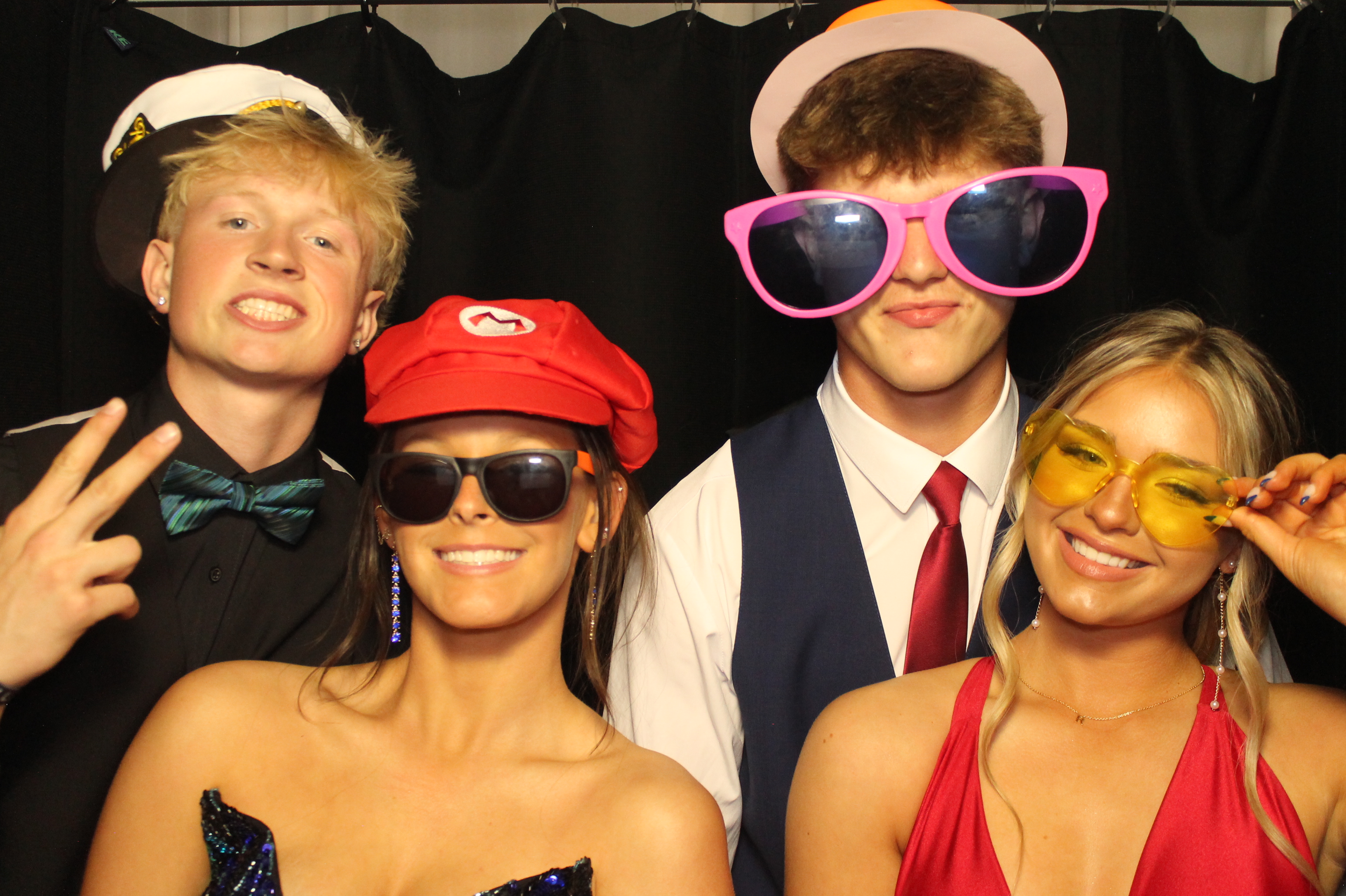 BCHS Prom | View more photos from the event at gallery.photoboothcincy.com/u/PhotoBoothCincy/BCHS-Prom