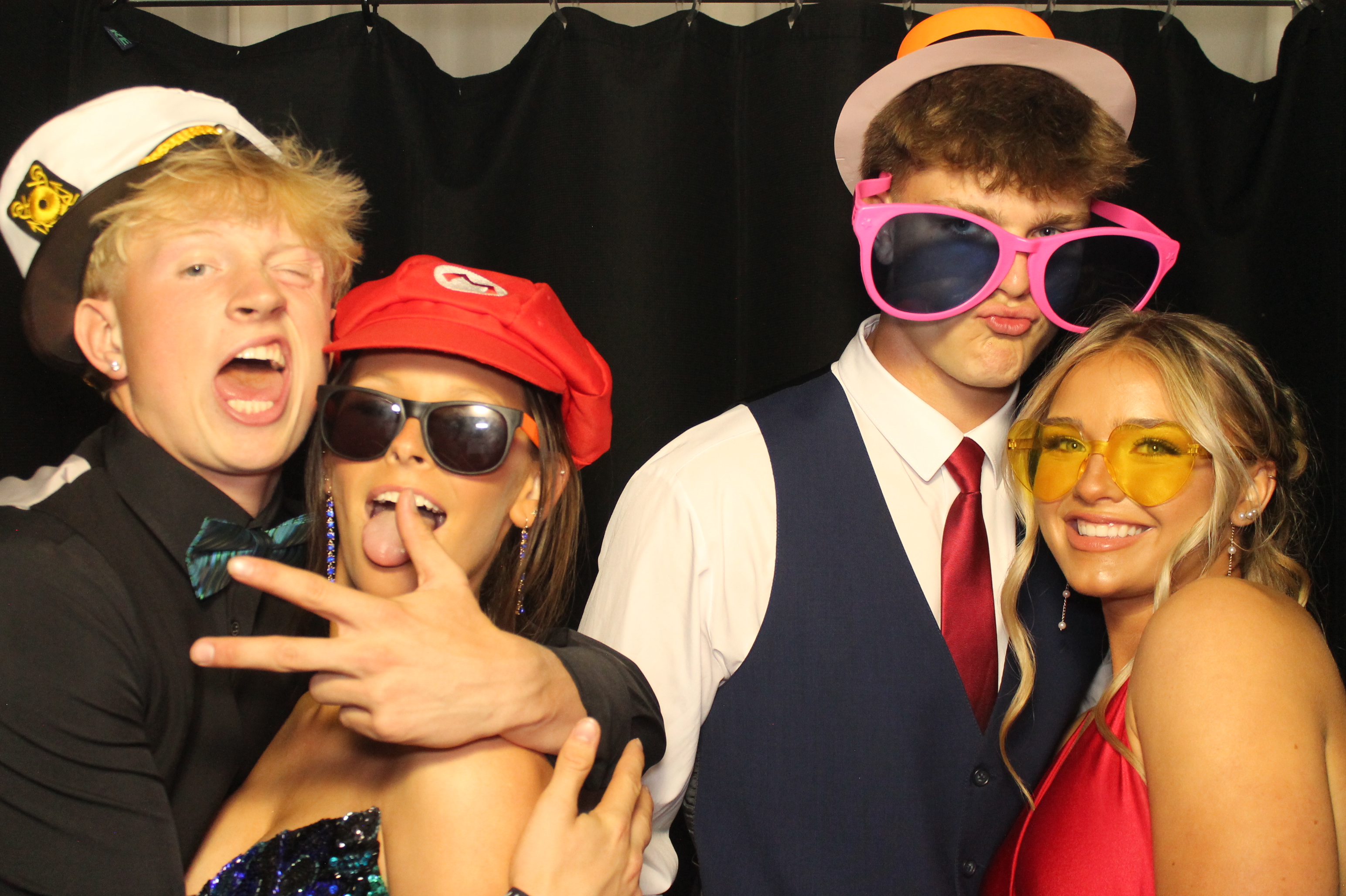 BCHS Prom | View more photos from the event at gallery.photoboothcincy.com/u/PhotoBoothCincy/BCHS-Prom
