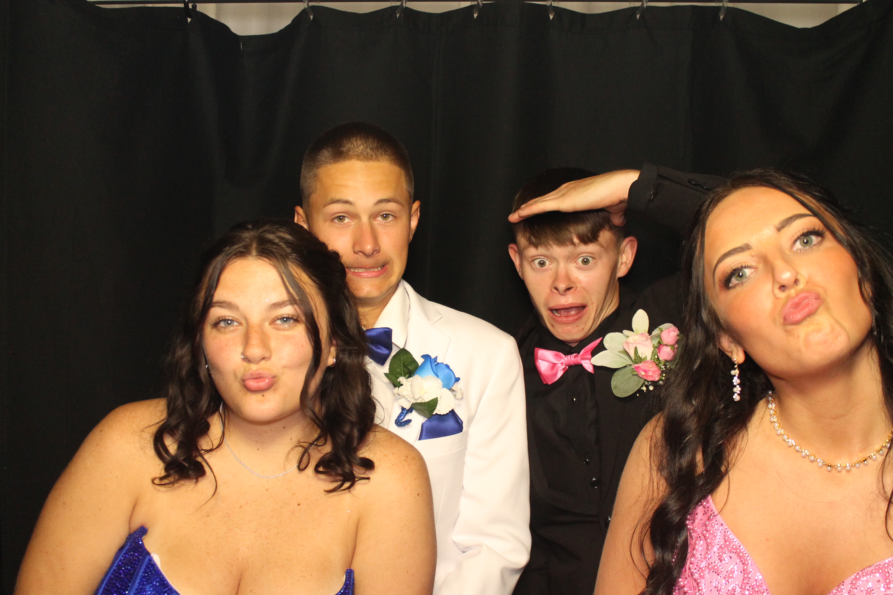 BCHS Prom | View more photos from the event at gallery.photoboothcincy.com/u/PhotoBoothCincy/BCHS-Prom