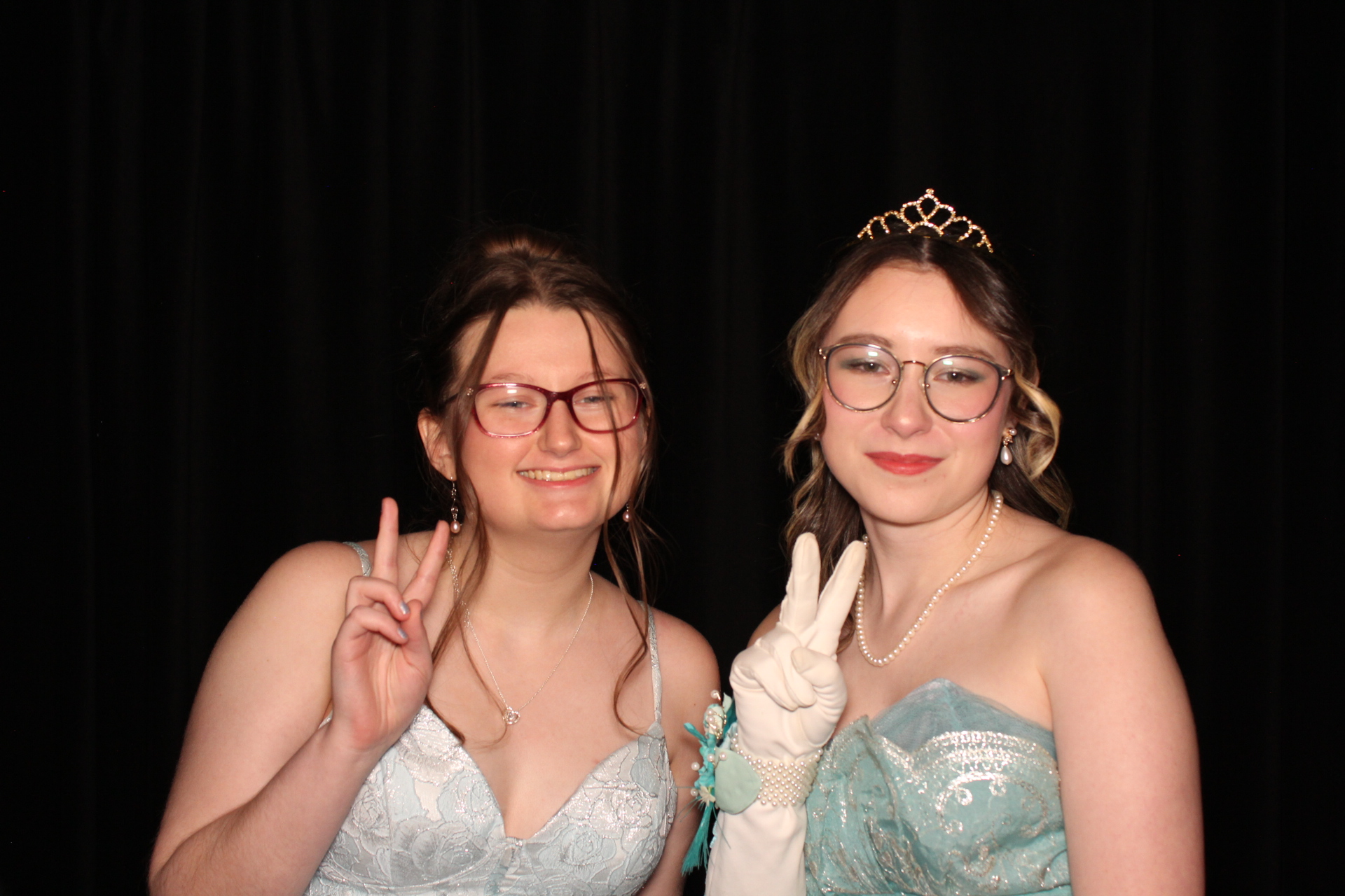 Batavia Prom | View more photos from the event at gallery.photoboothcincy.com/u/PhotoBoothCincy/Batavia-Prom