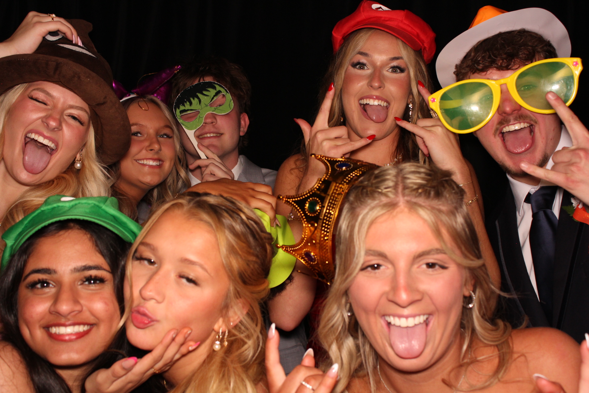 Batavia Prom | View more photos from the event at gallery.photoboothcincy.com/u/PhotoBoothCincy/Batavia-Prom