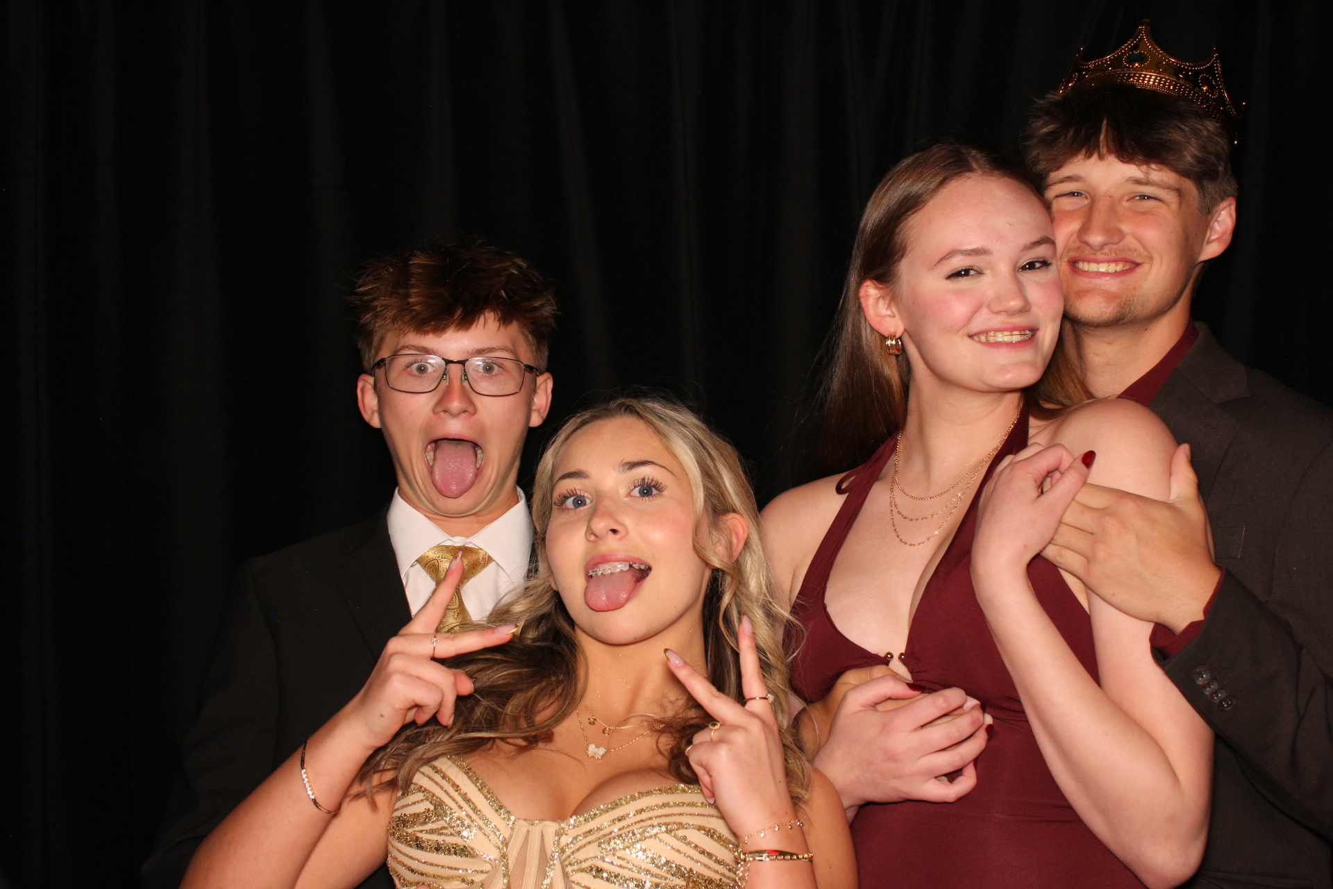 Batavia Prom | View more photos from the event at gallery.photoboothcincy.com/u/PhotoBoothCincy/Batavia-Prom