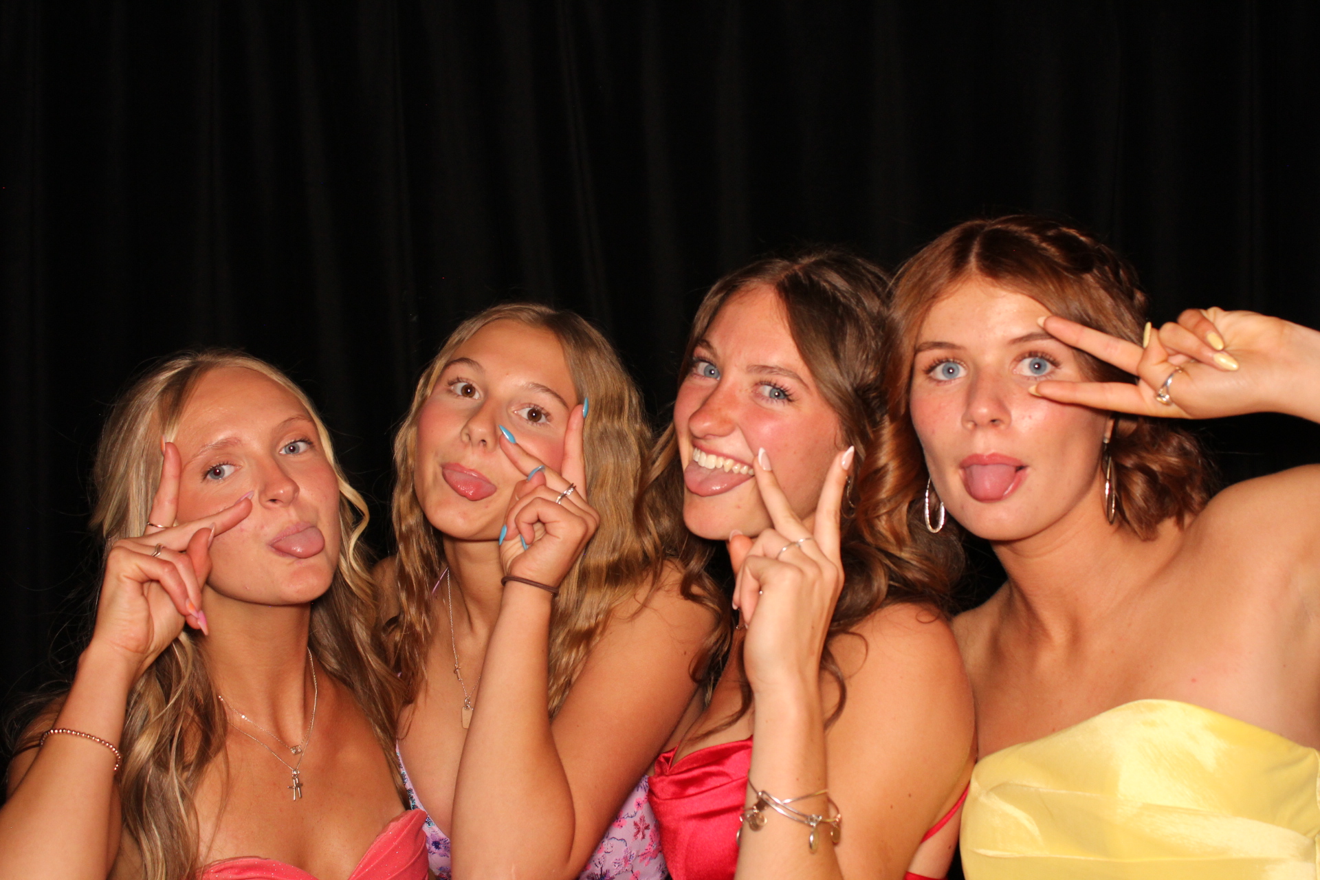 Batavia Prom | View more photos from the event at gallery.photoboothcincy.com/u/PhotoBoothCincy/Batavia-Prom